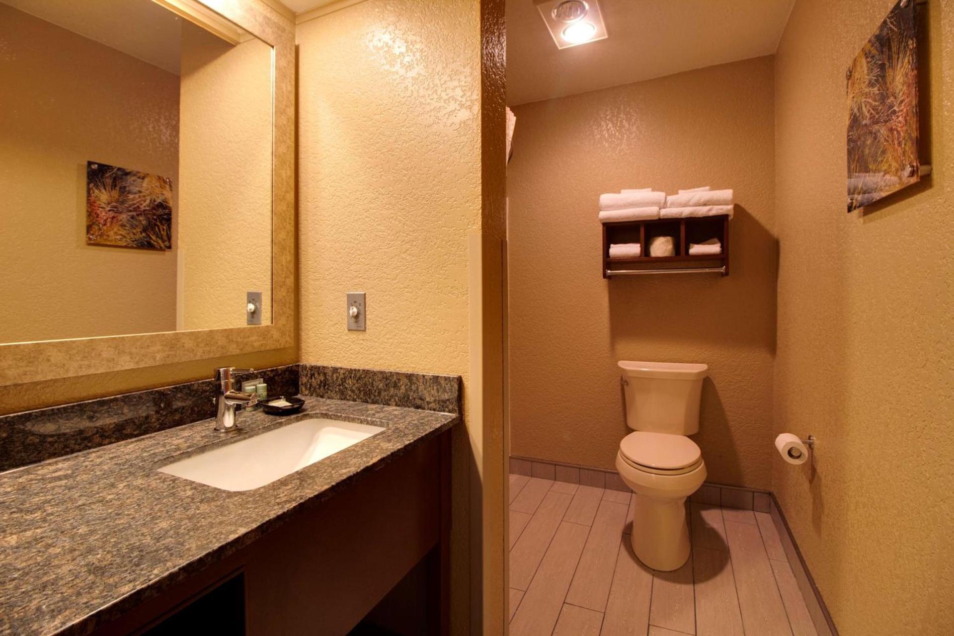 Best Western Harbour Pointe Lakefront photo 92