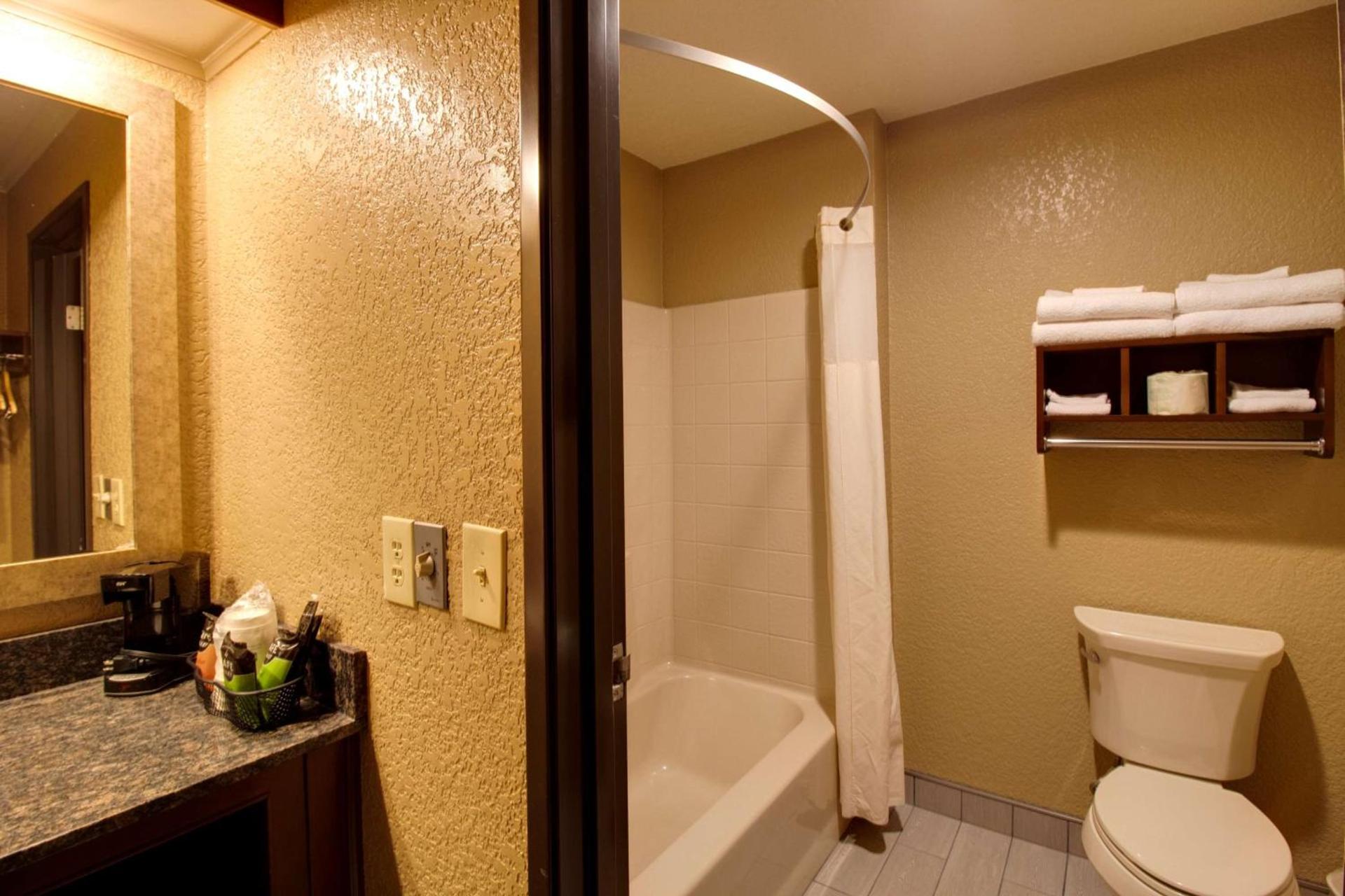 Best Western Harbour Pointe Lakefront photo 93