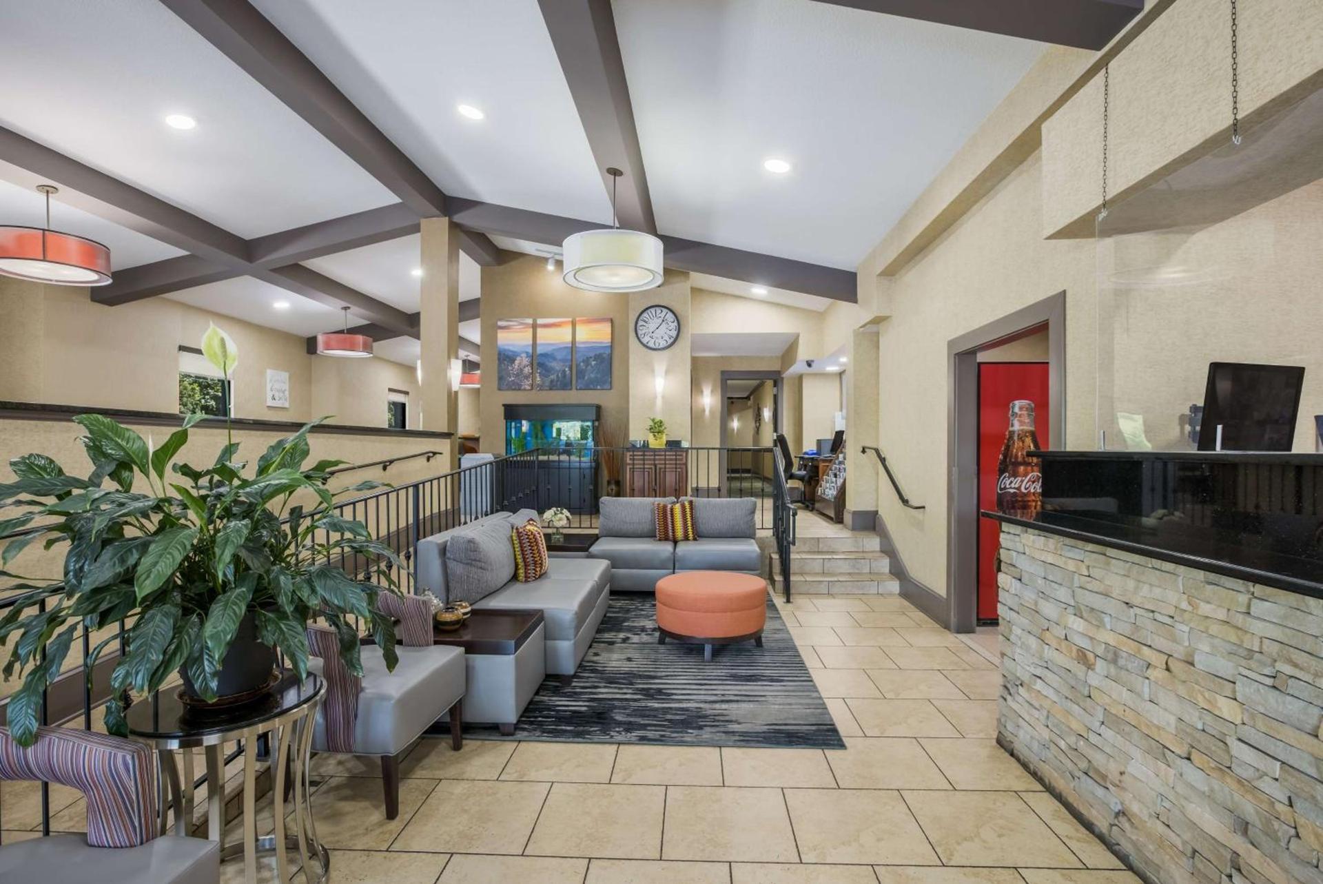 Best Western Asheville-Blue Ridge Parkway photo 2