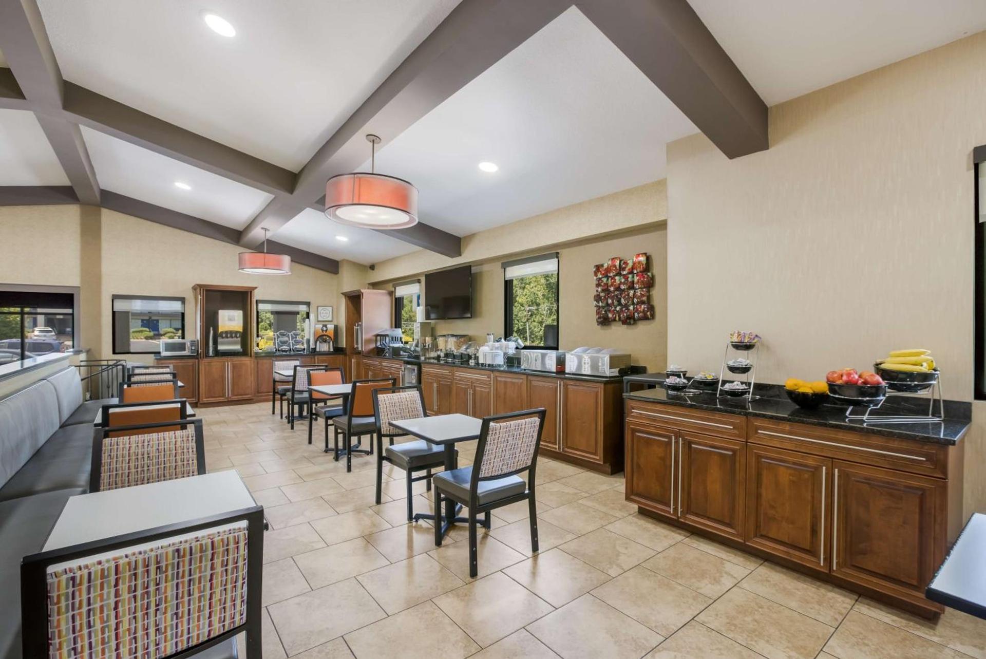 Best Western Asheville-Blue Ridge Parkway photo 30