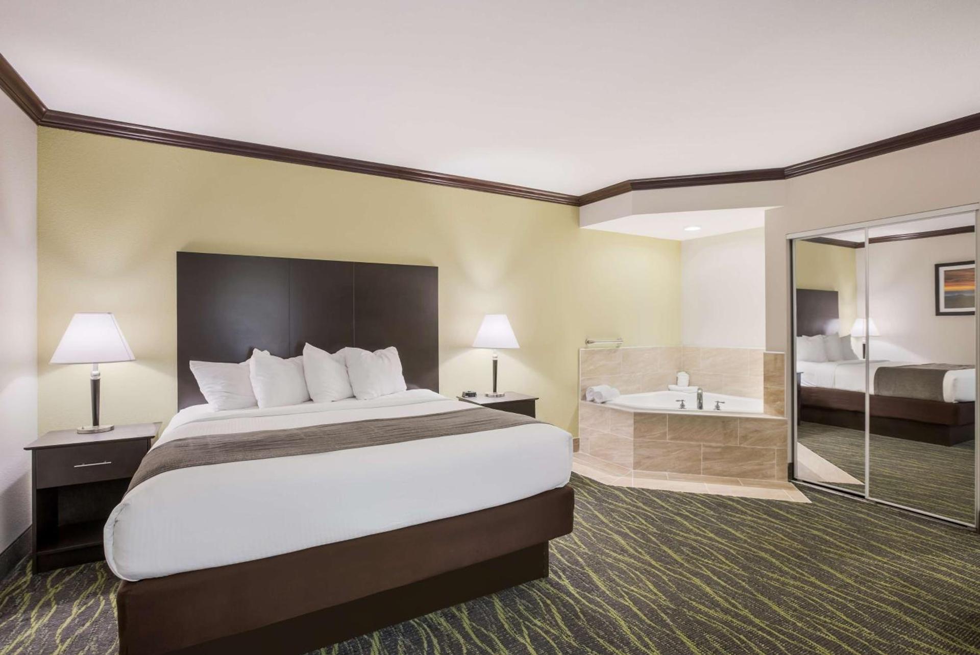 Best Western Asheville-Blue Ridge Parkway photo 11