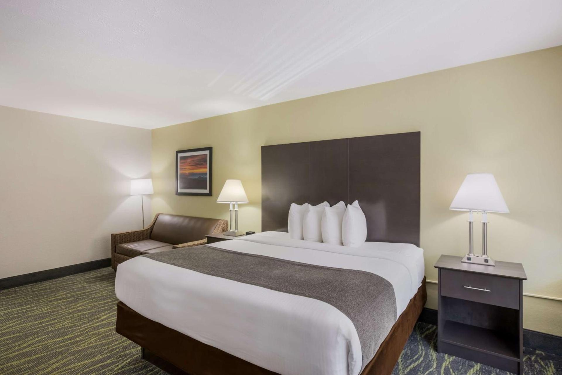 Best Western Asheville-Blue Ridge Parkway photo 17