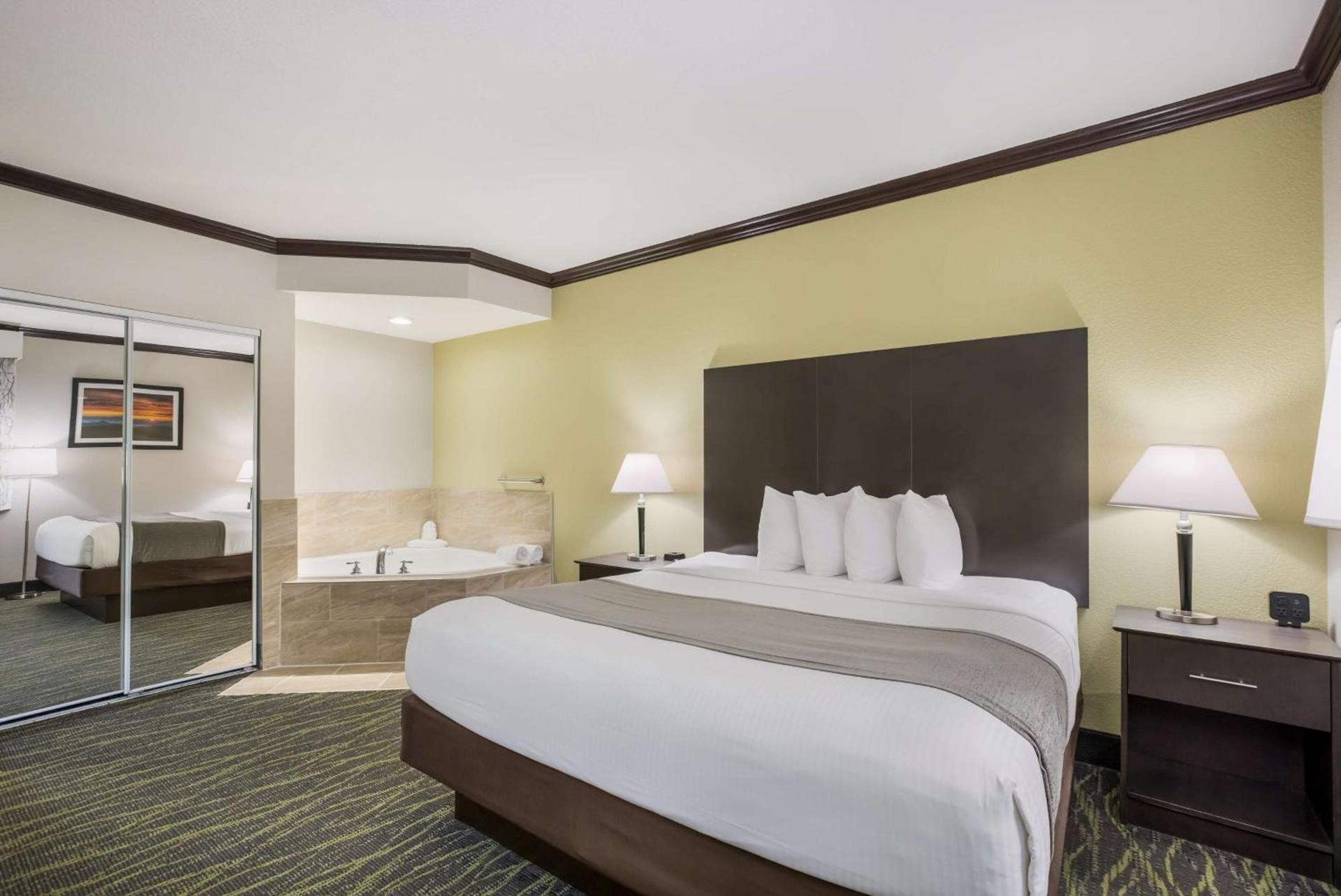 Best Western Asheville-Blue Ridge Parkway photo 7