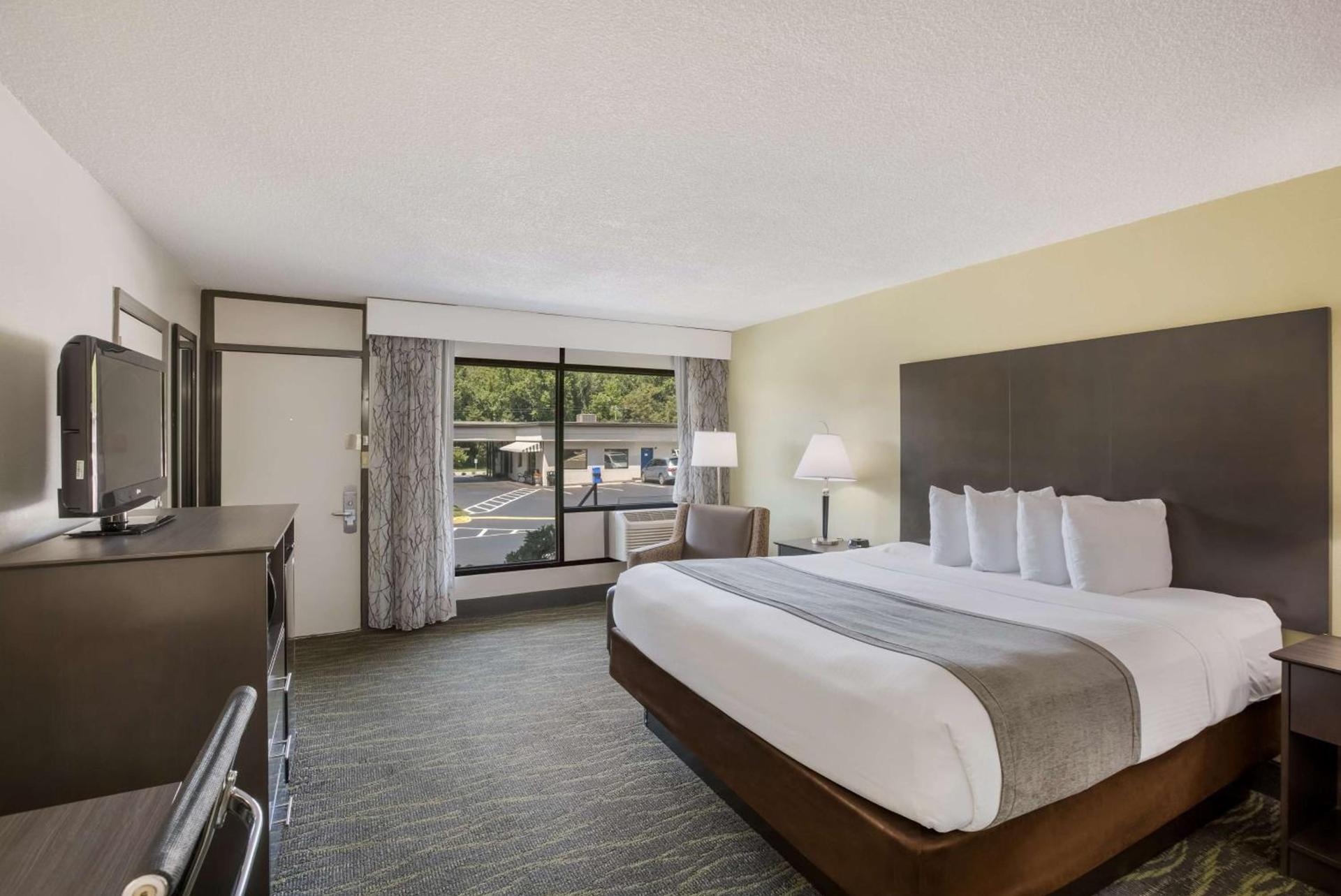 Best Western Asheville-Blue Ridge Parkway photo 13