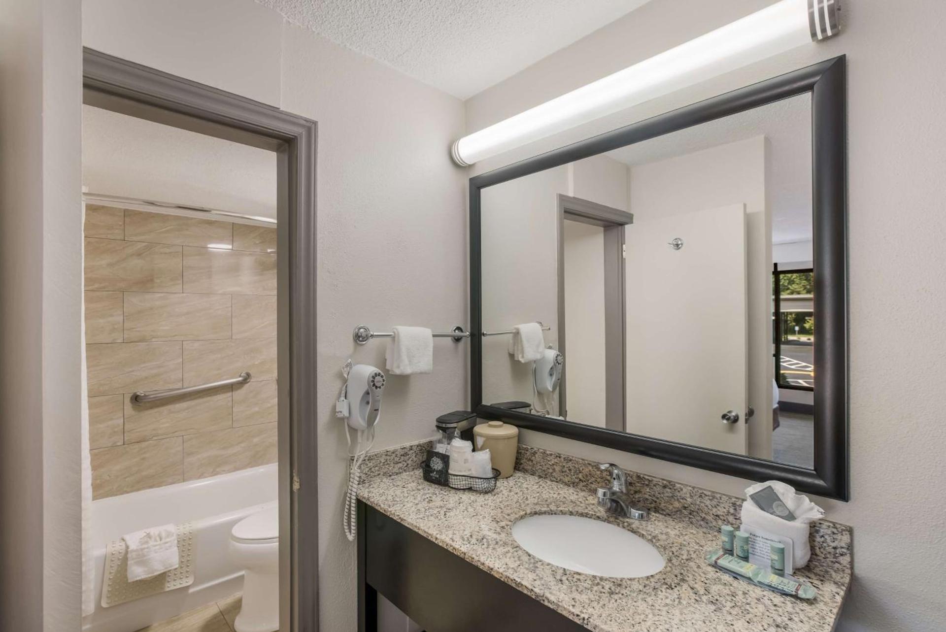 Best Western Asheville-Blue Ridge Parkway photo 24