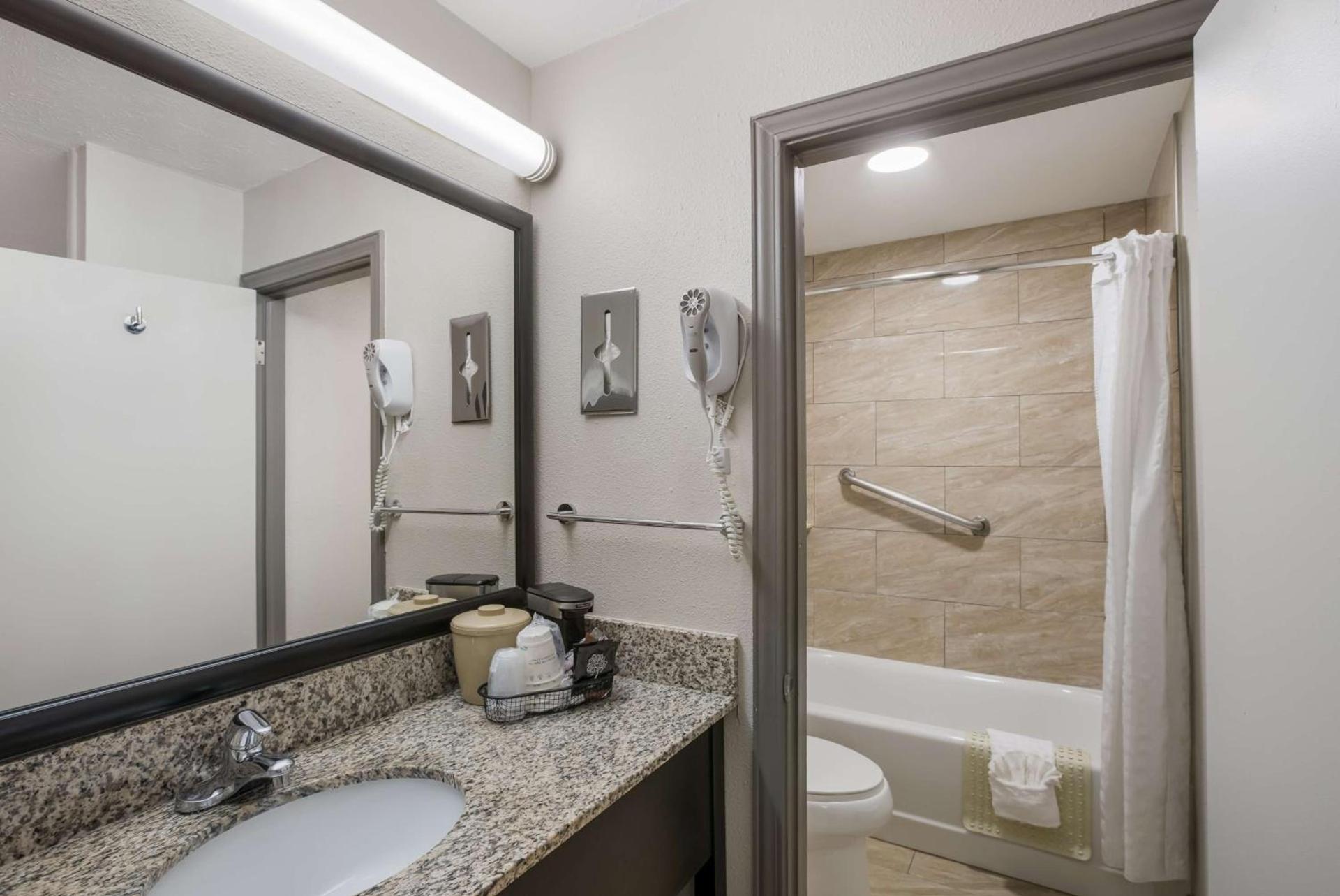 Best Western Asheville-Blue Ridge Parkway photo 27