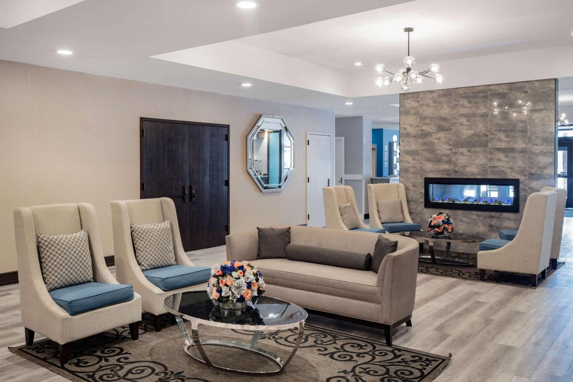 Wyndham Garden Kenosha Harborside photo 5
