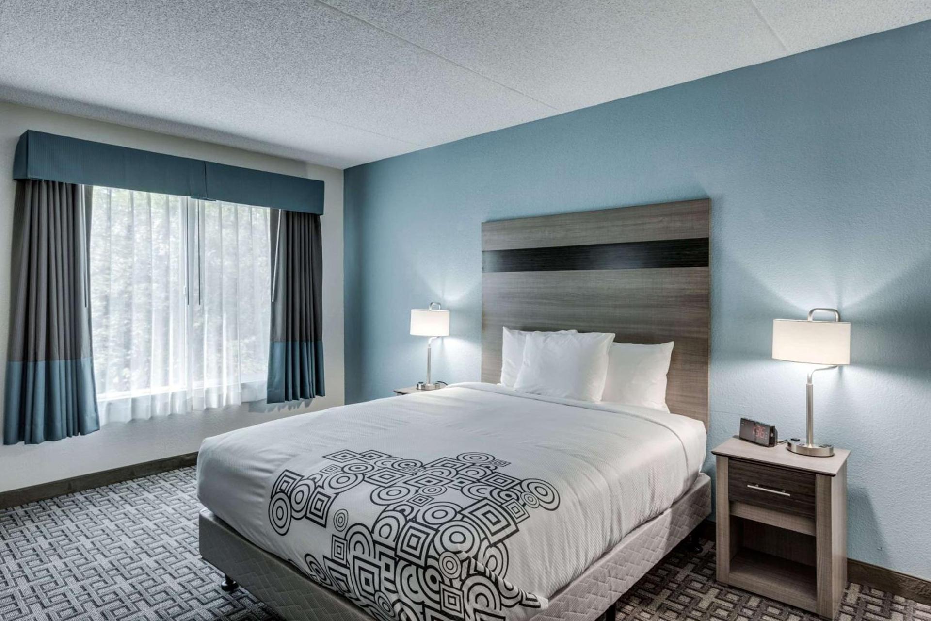 Days Inn & Suites by Wyndham Spokane photo 40