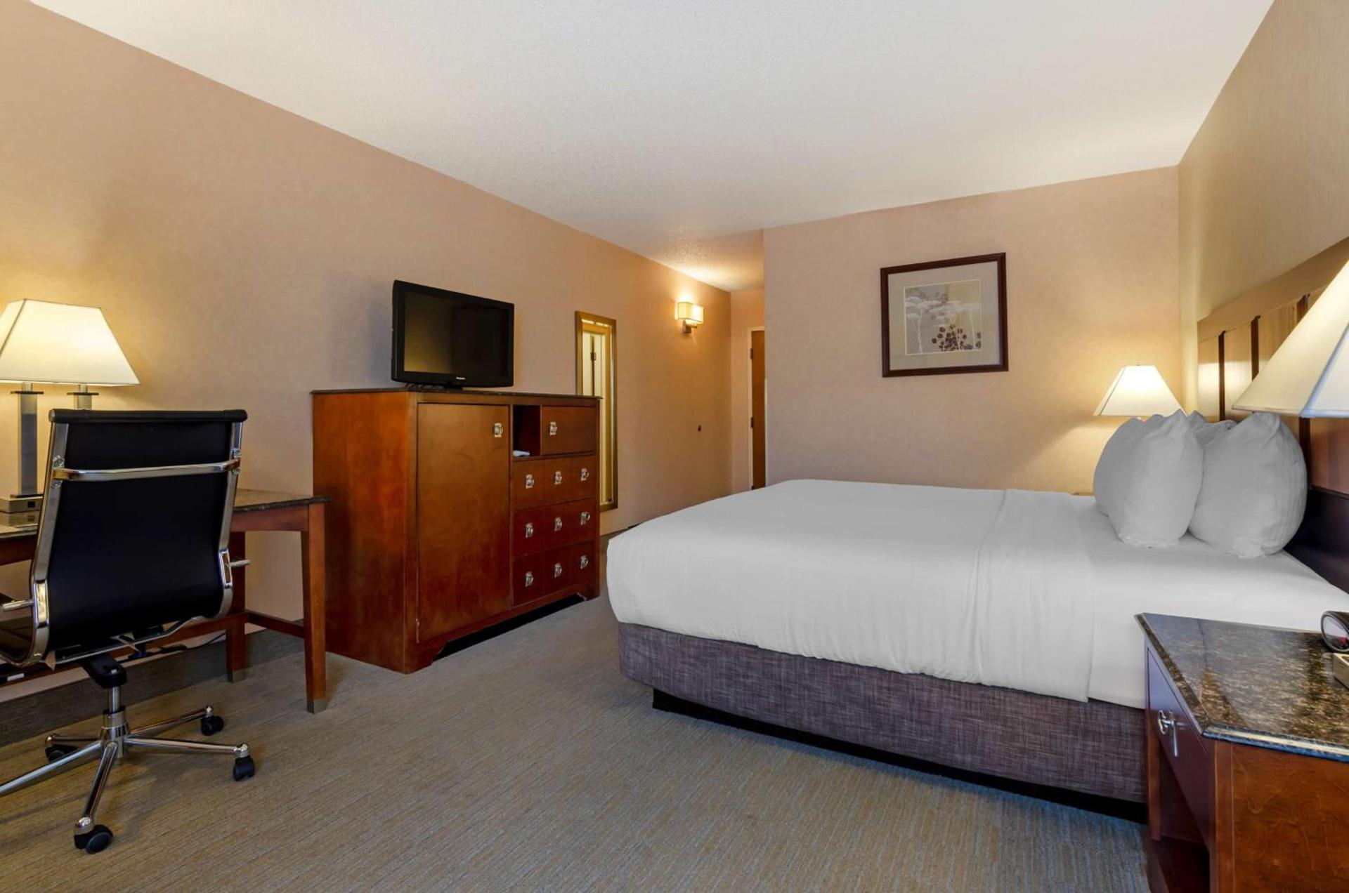 Spark By Hilton Staunton photo 12