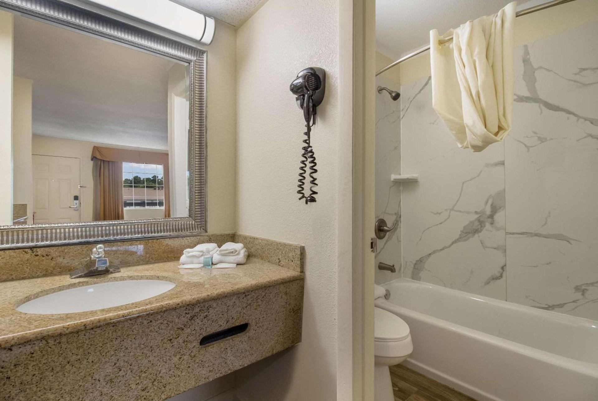 Suburban Studios Florence I-95 photo 15