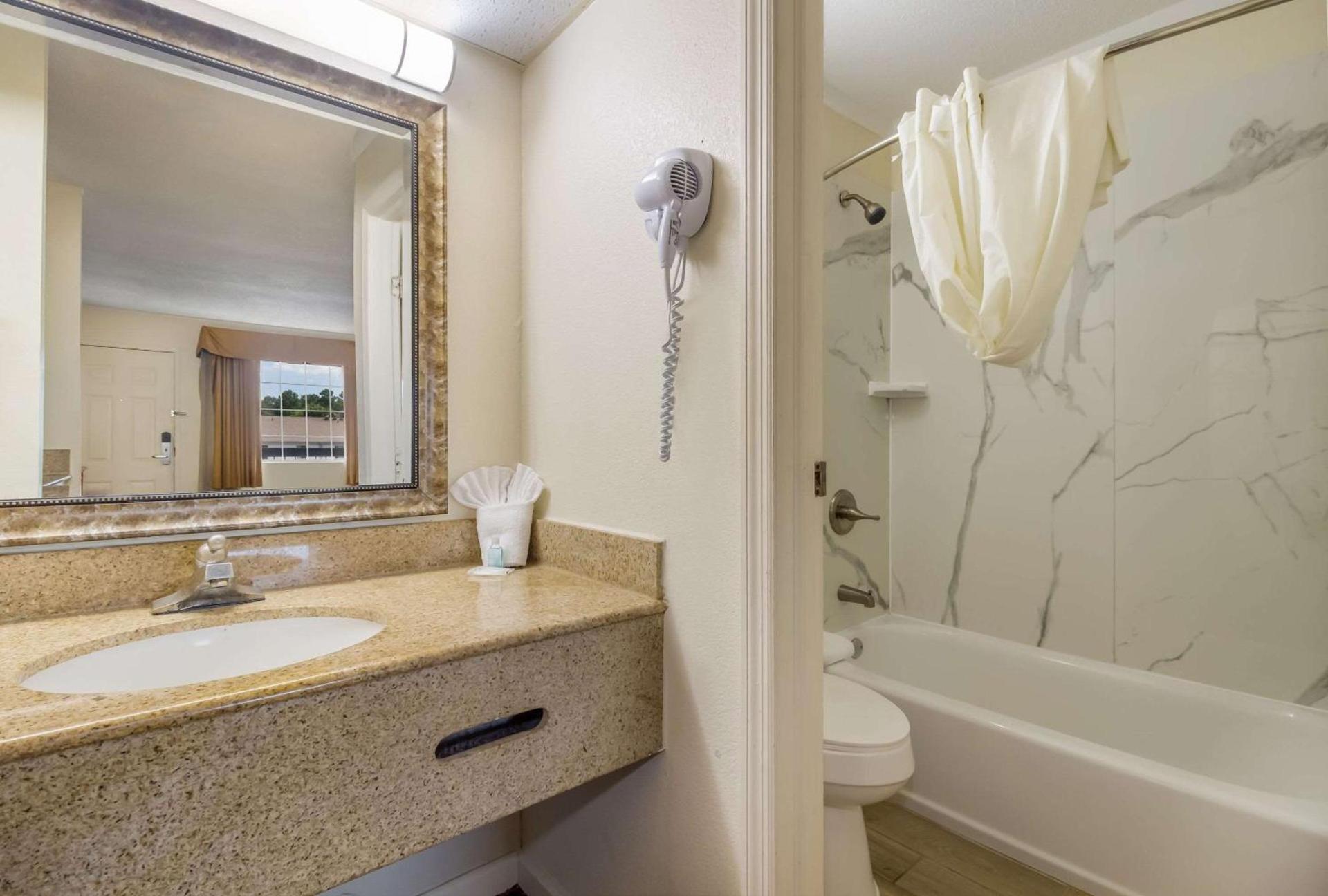 Suburban Studios Florence I-95 photo 17