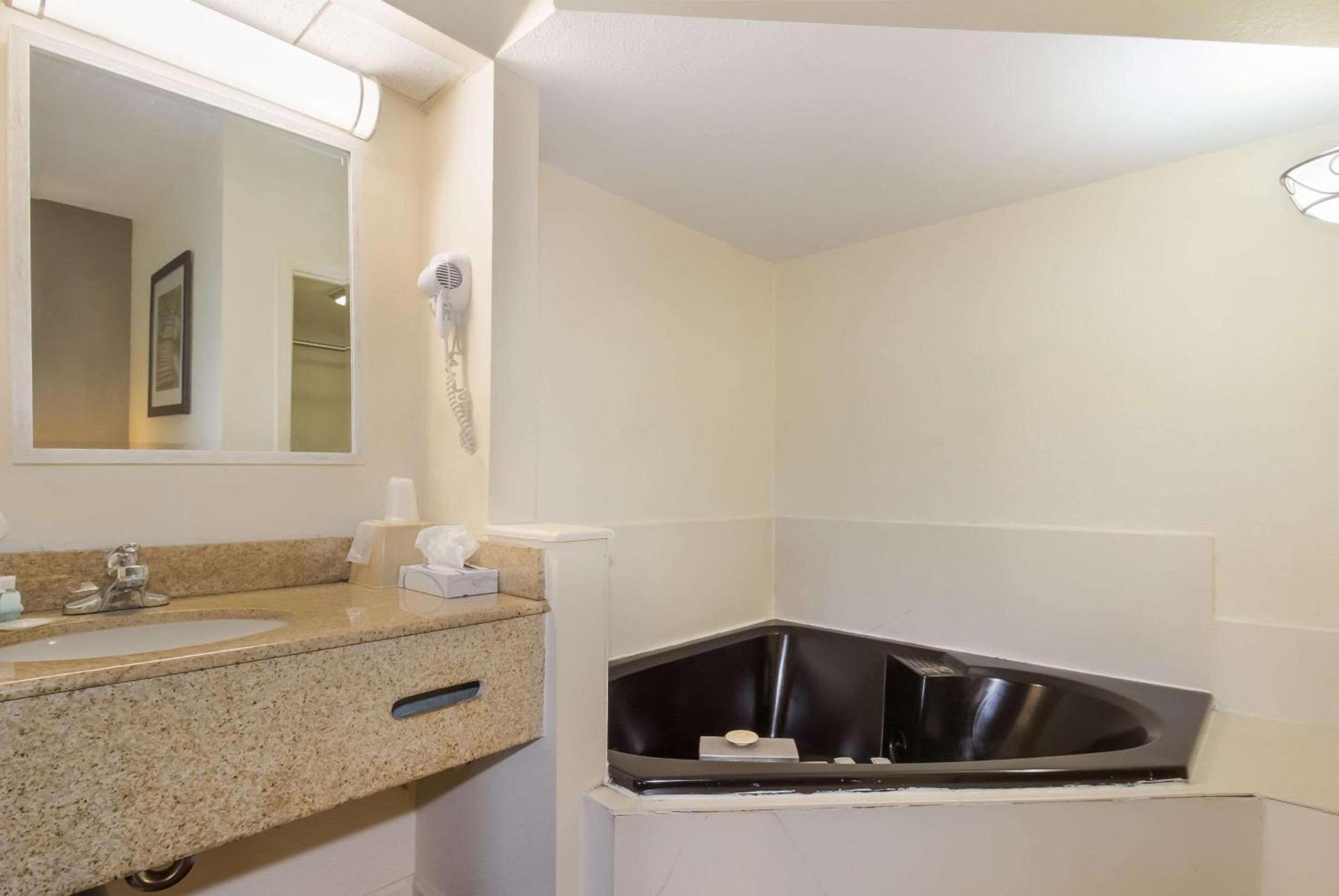 Suburban Studios Florence I-95 photo 21