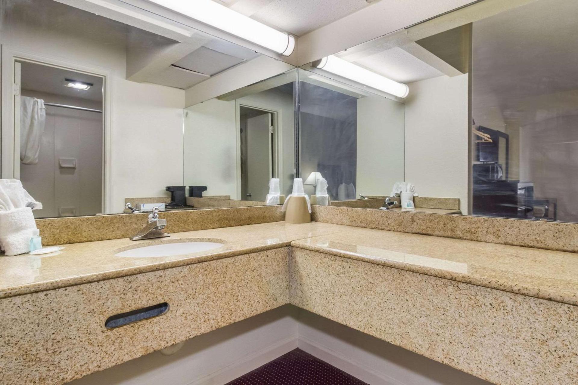 Suburban Studios Florence I-95 photo 25