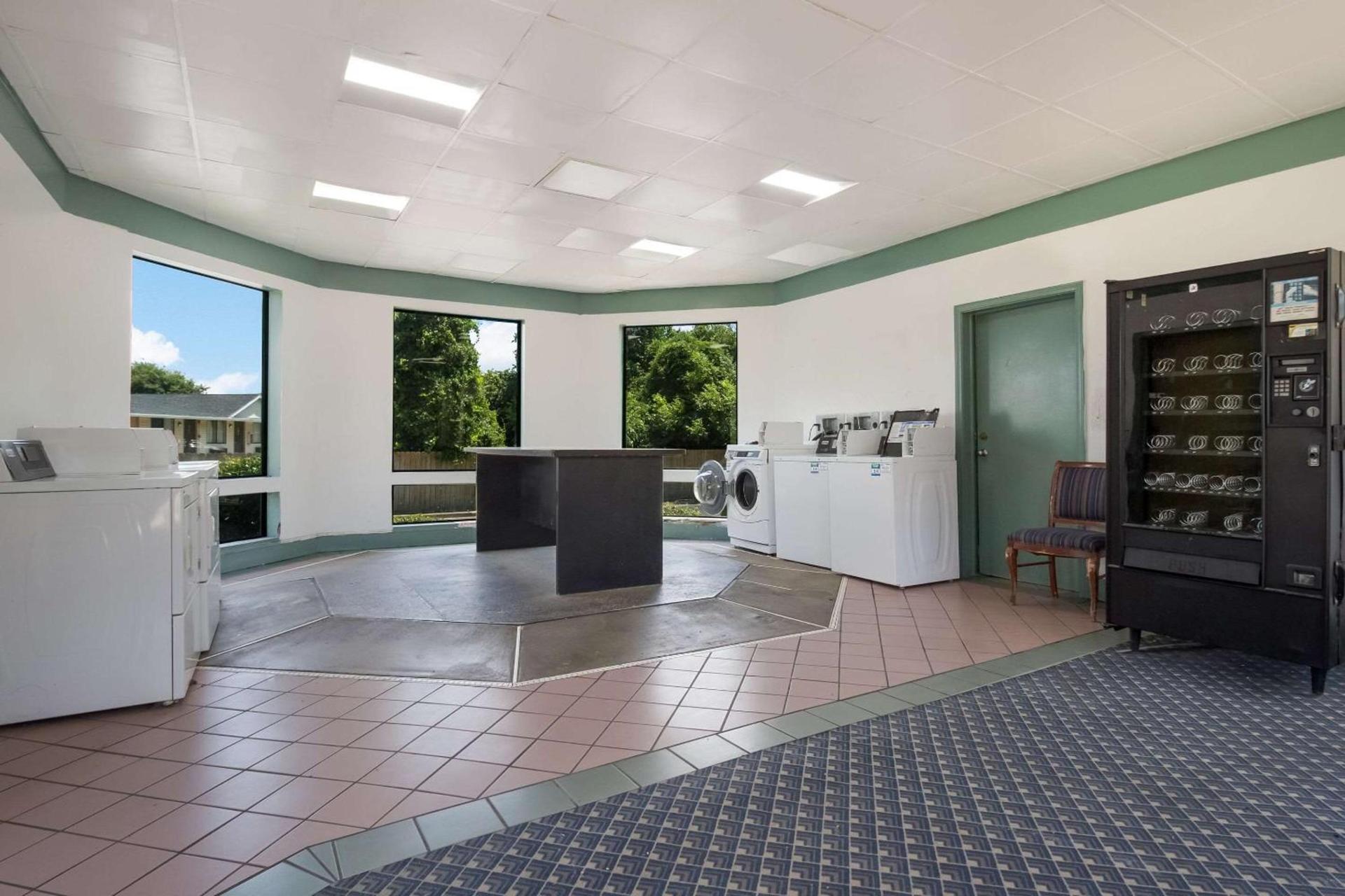 Suburban Studios Florence I-95 photo 29