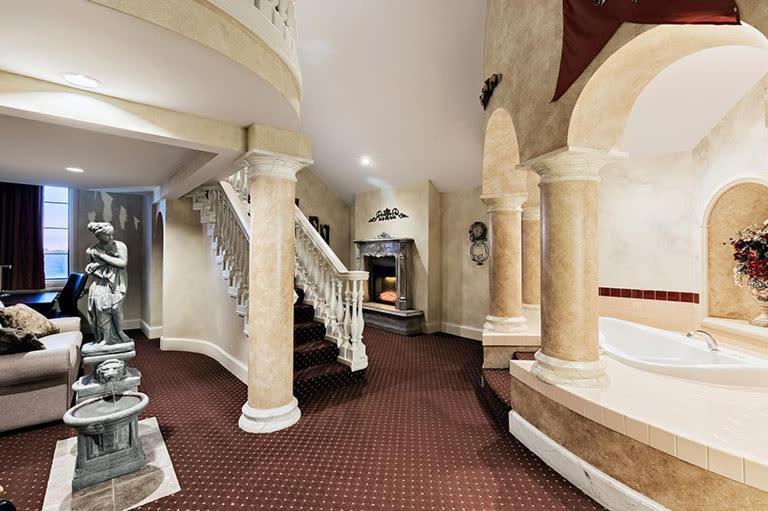Chateau Avalon photo 23