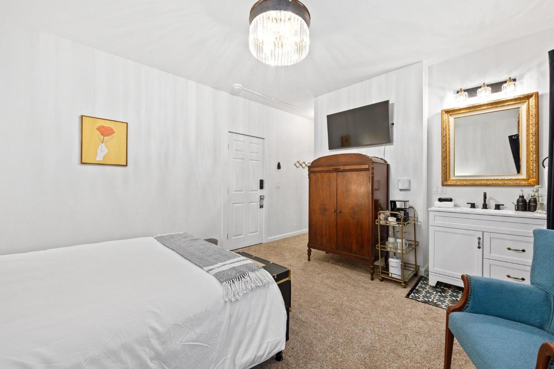 Flora House Denver photo 51