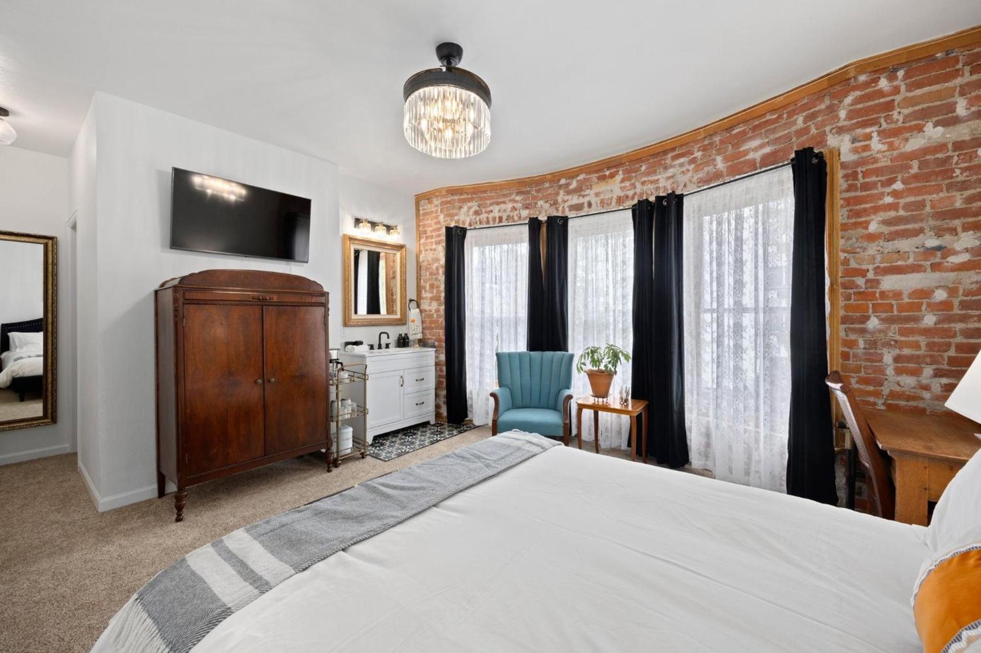 Flora House Denver photo 53