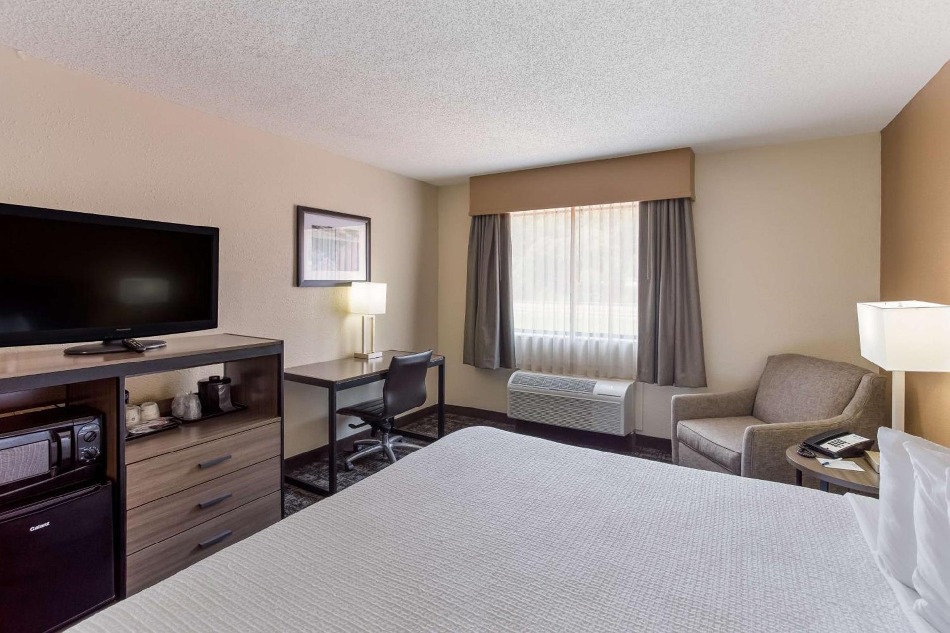Best Western Logan Inn photo 12