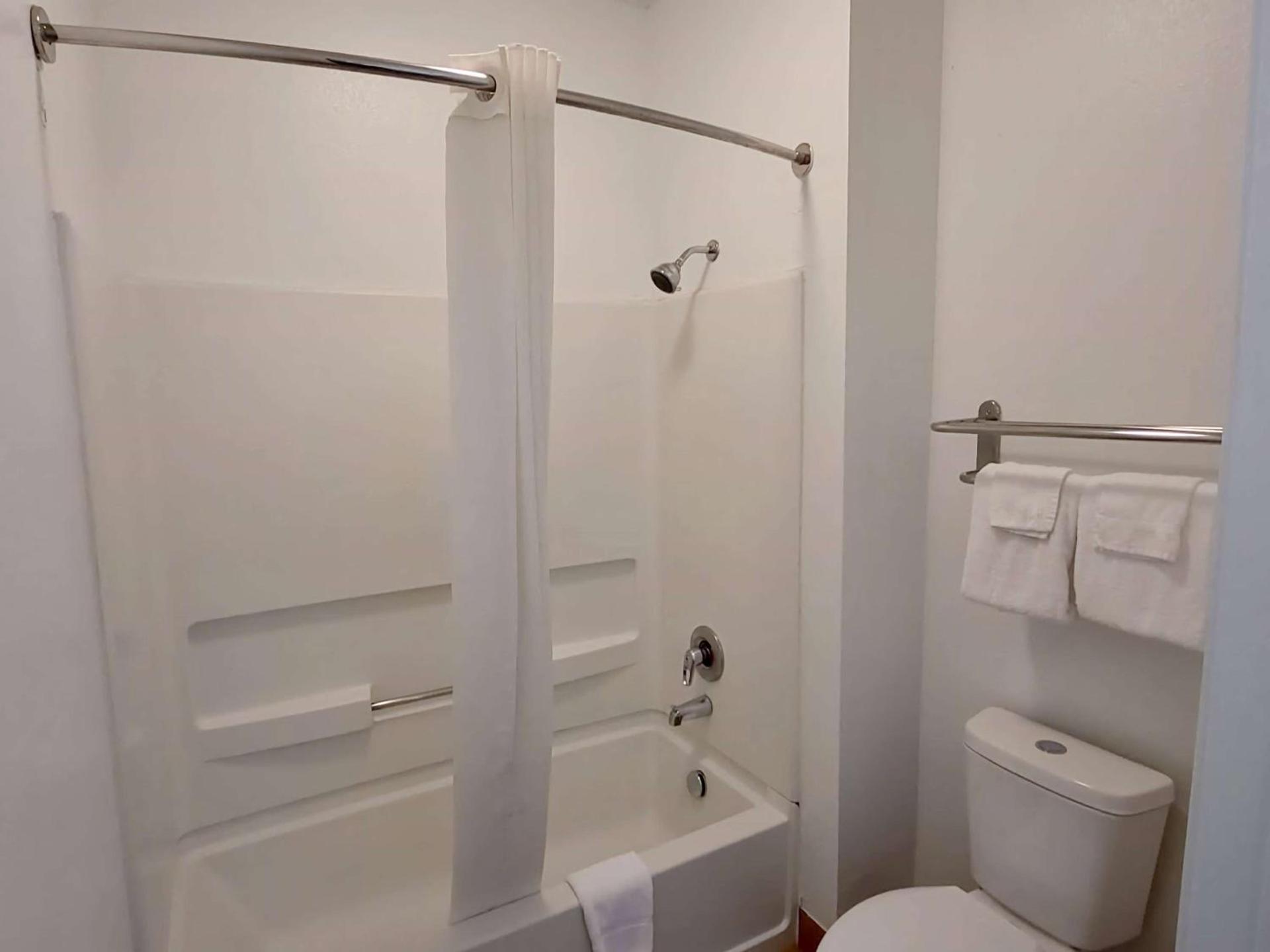 Scottish Inns & Suites Forney photo 11
