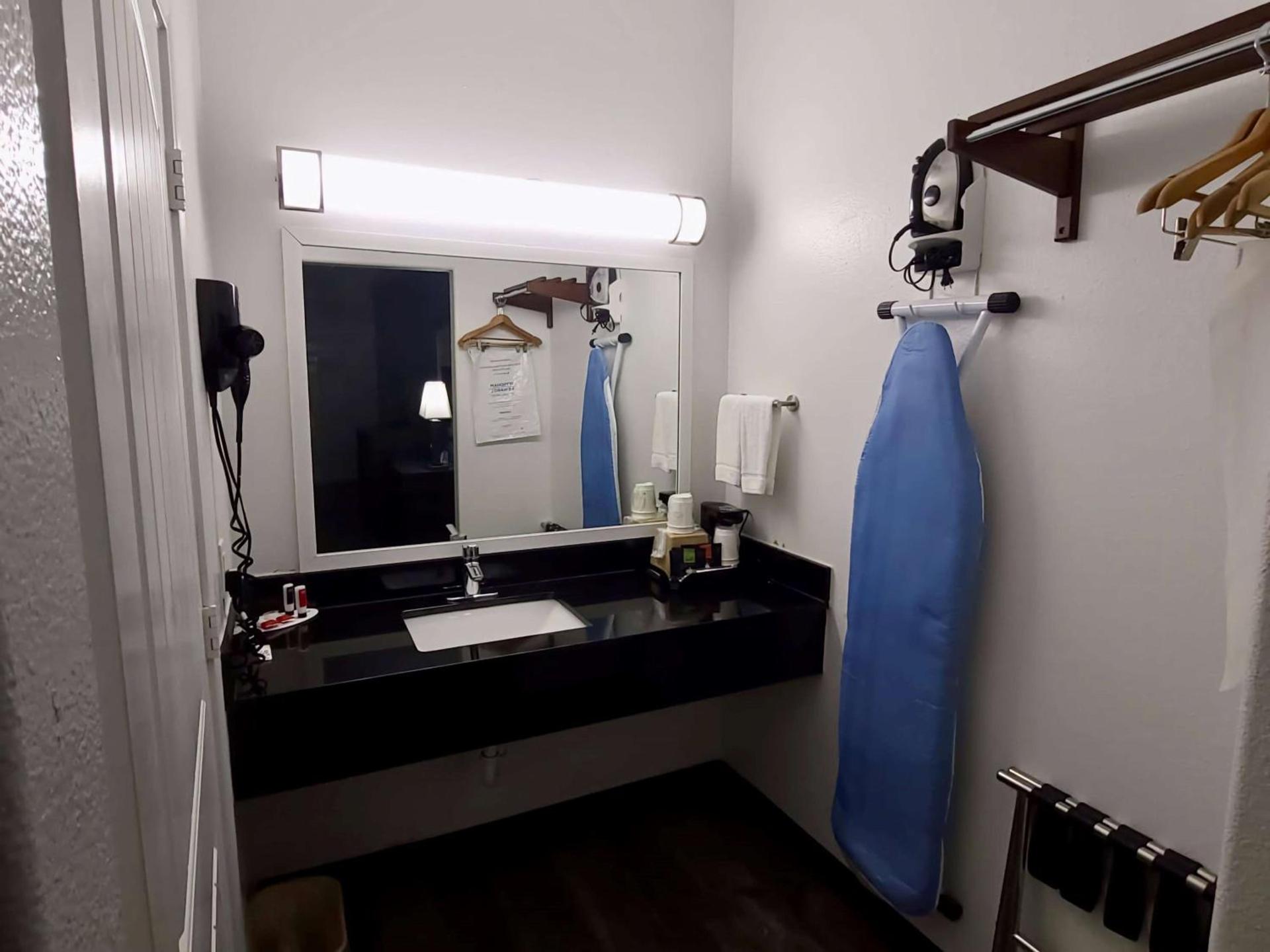 Scottish Inns & Suites Forney photo 10