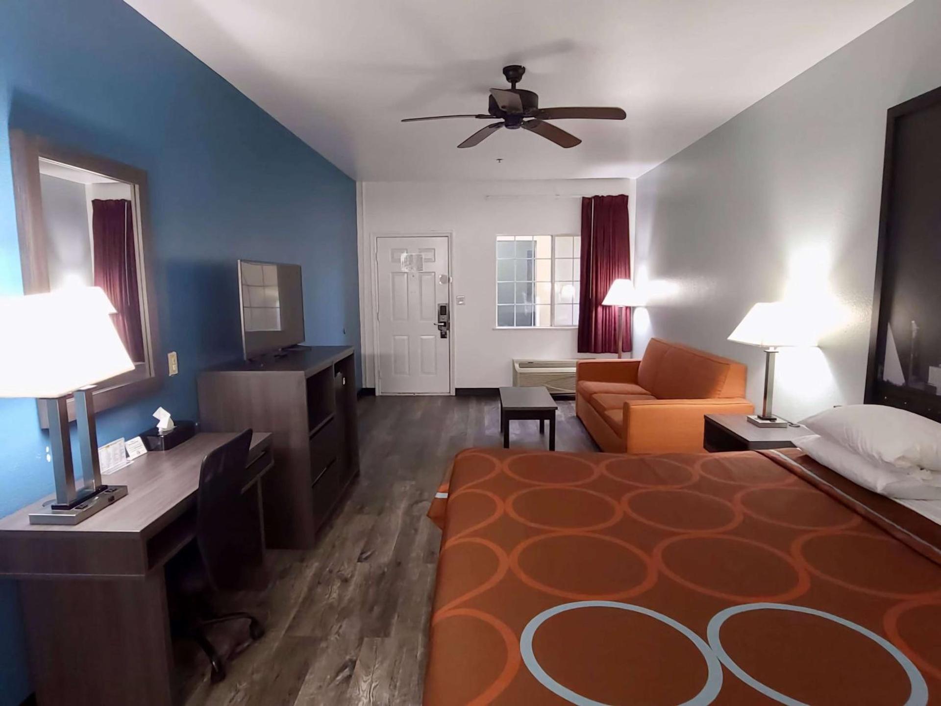 Scottish Inns & Suites Forney photo 15