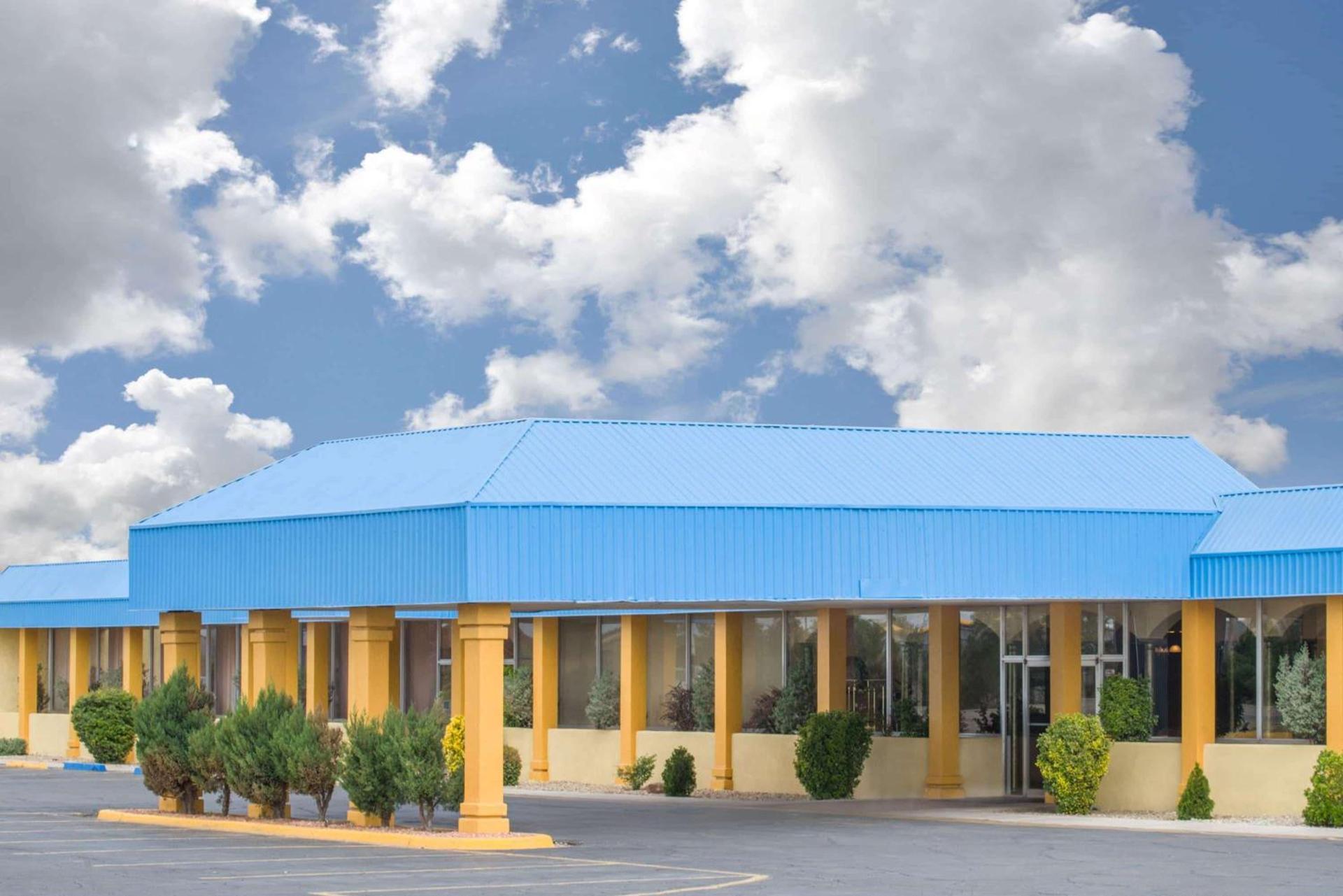Days Inn & Suites by Wyndham Clovis photo 2