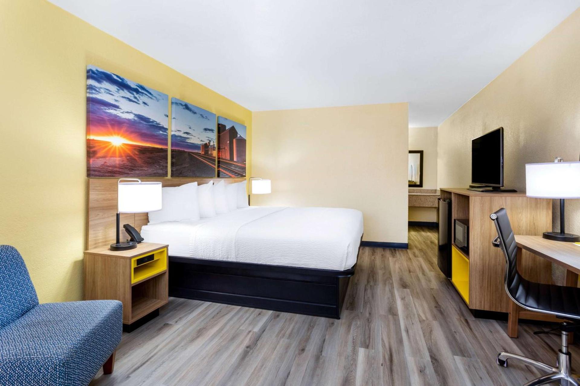 Days Inn & Suites by Wyndham Clovis photo 78
