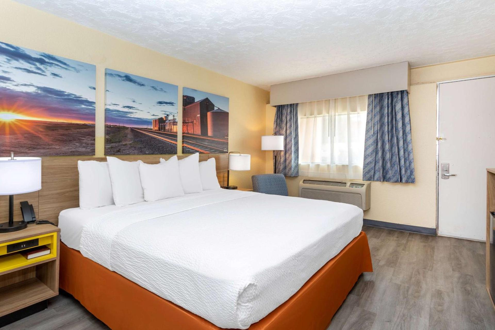 Days Inn & Suites by Wyndham Clovis photo 11