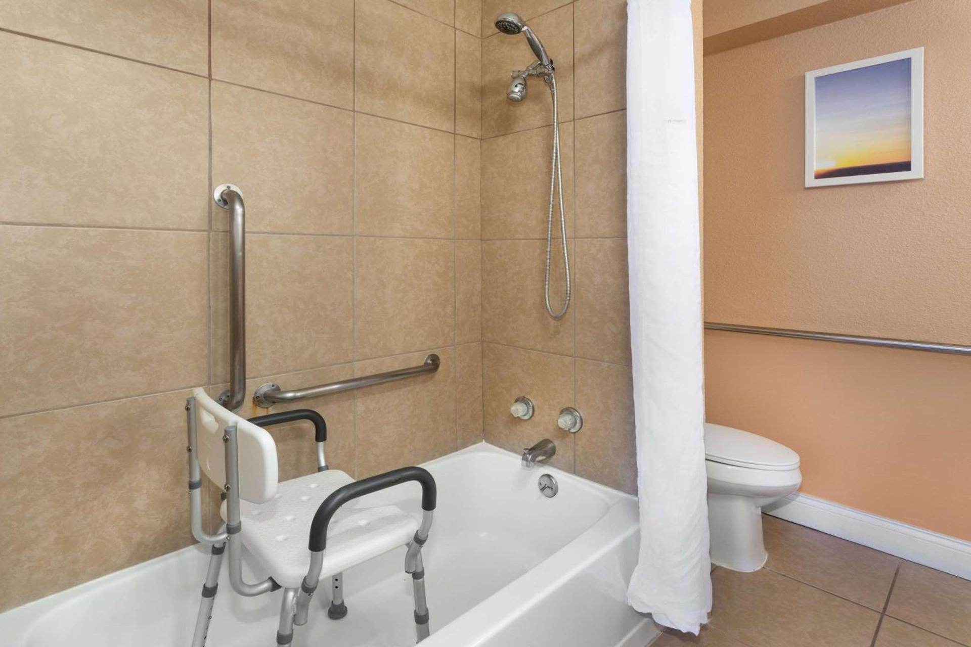 Days Inn & Suites by Wyndham Clovis photo 15