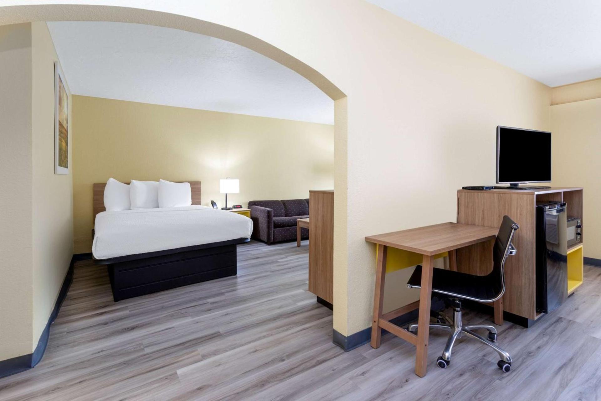 Days Inn & Suites by Wyndham Clovis photo 20