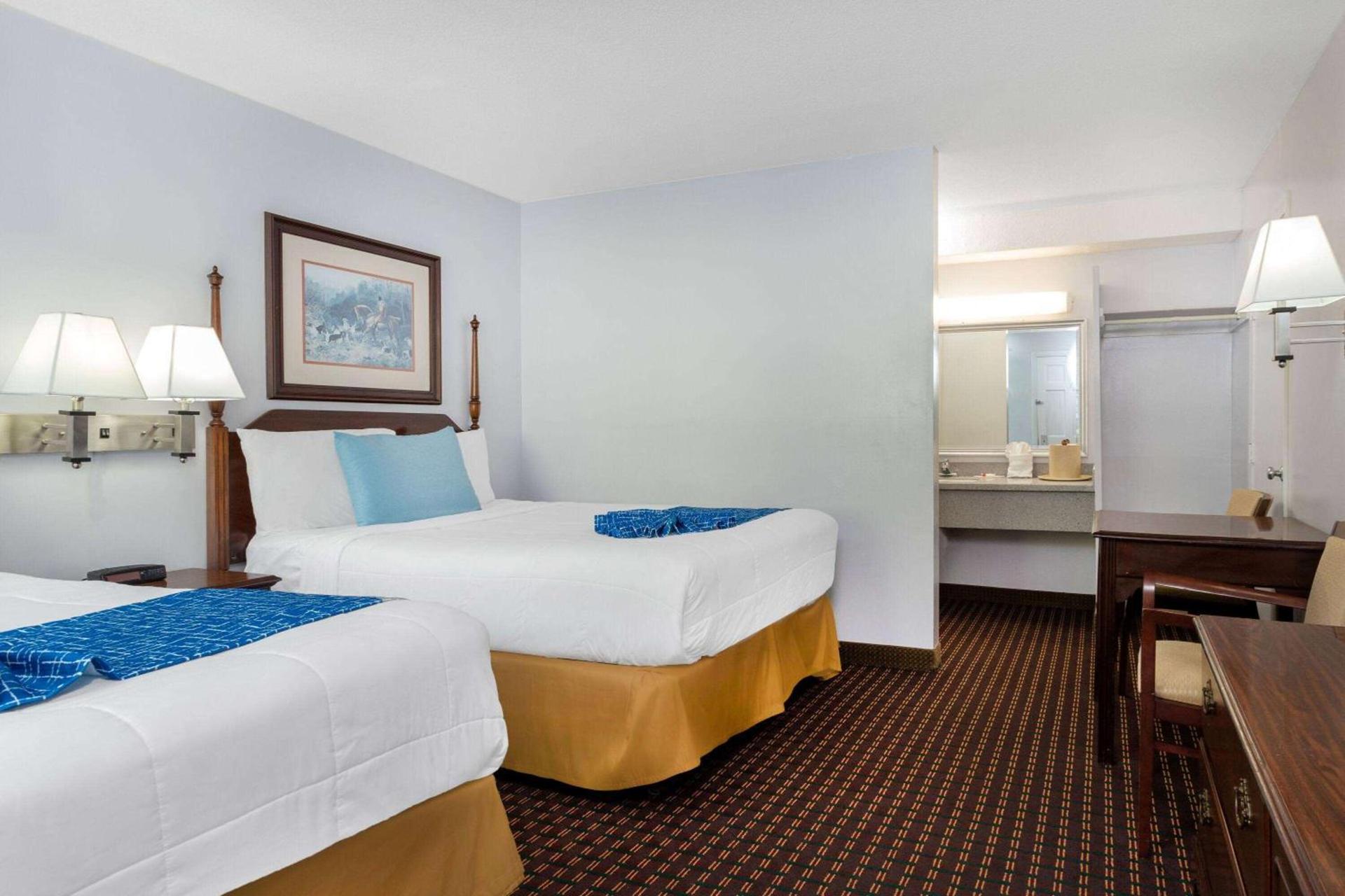 Travelodge by Wyndham Cape Cod Area photo 7