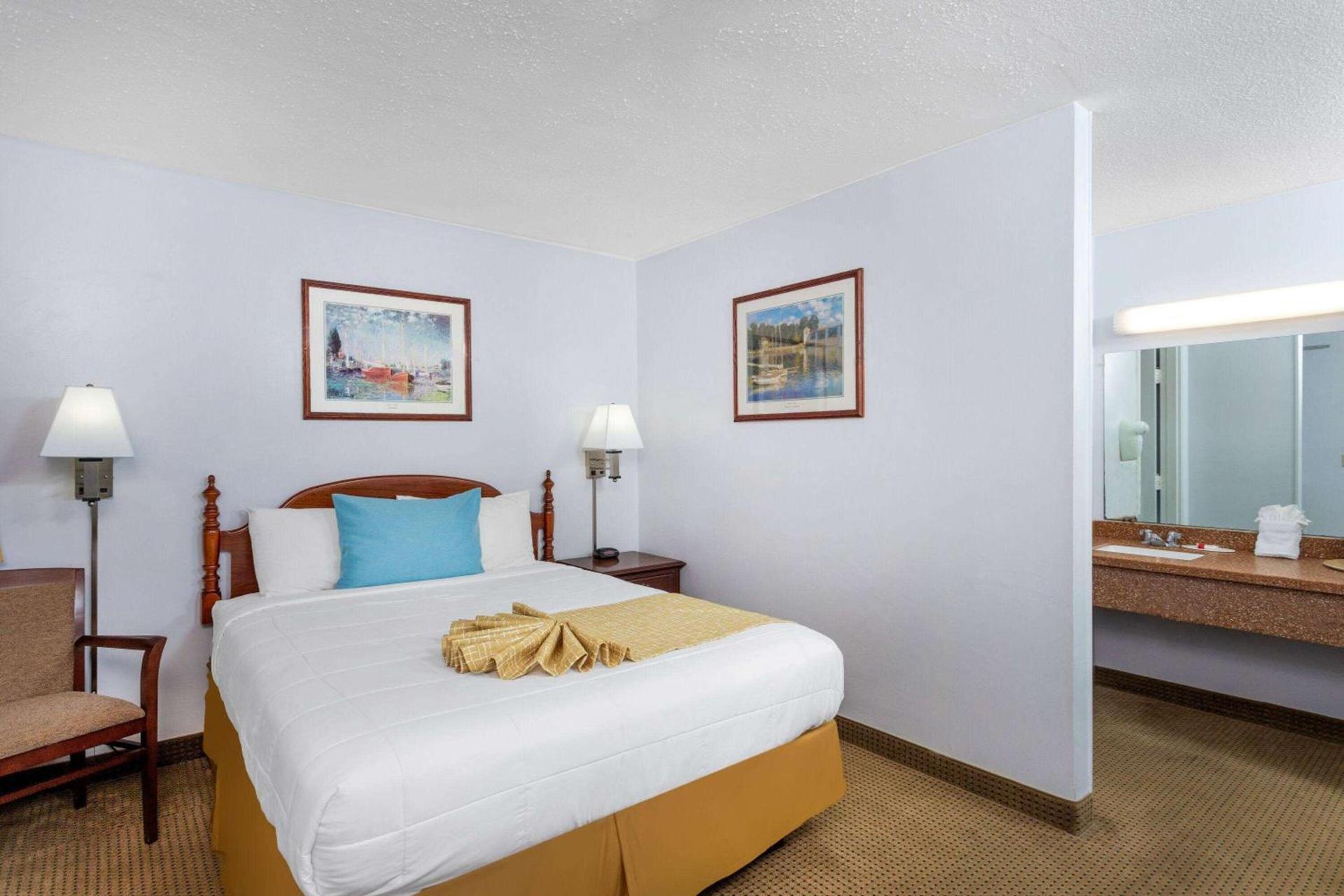 Travelodge by Wyndham Cape Cod Area photo 11