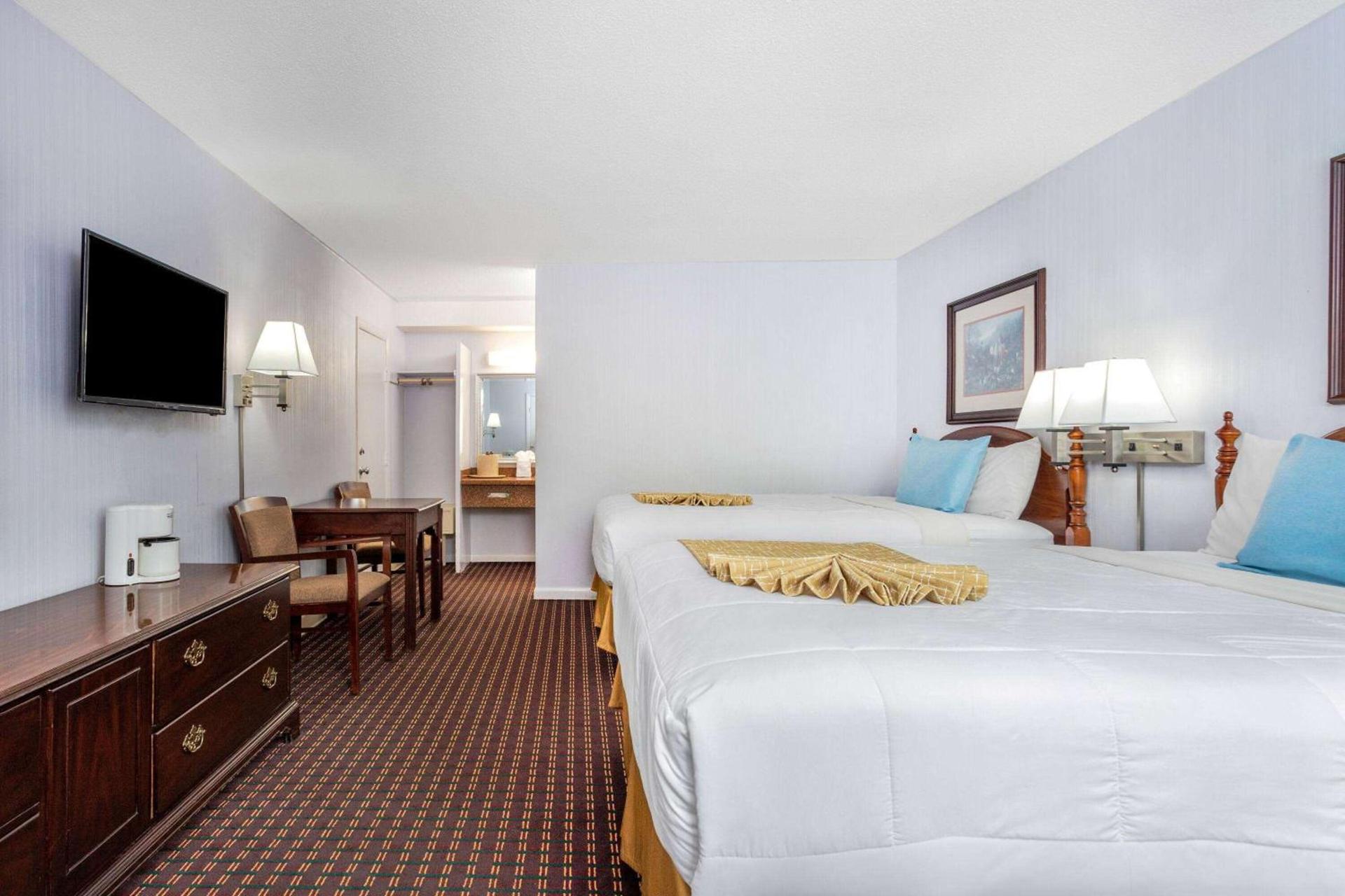 Travelodge by Wyndham Cape Cod Area photo 16