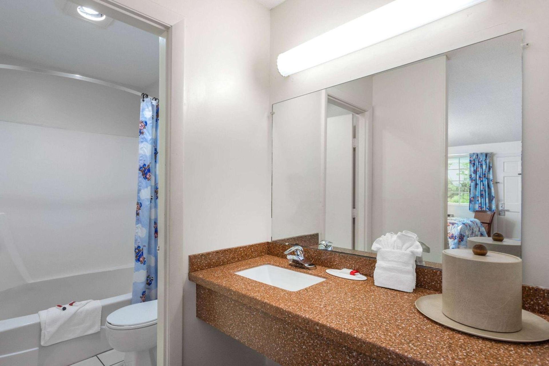 Travelodge by Wyndham Cape Cod Area photo 21
