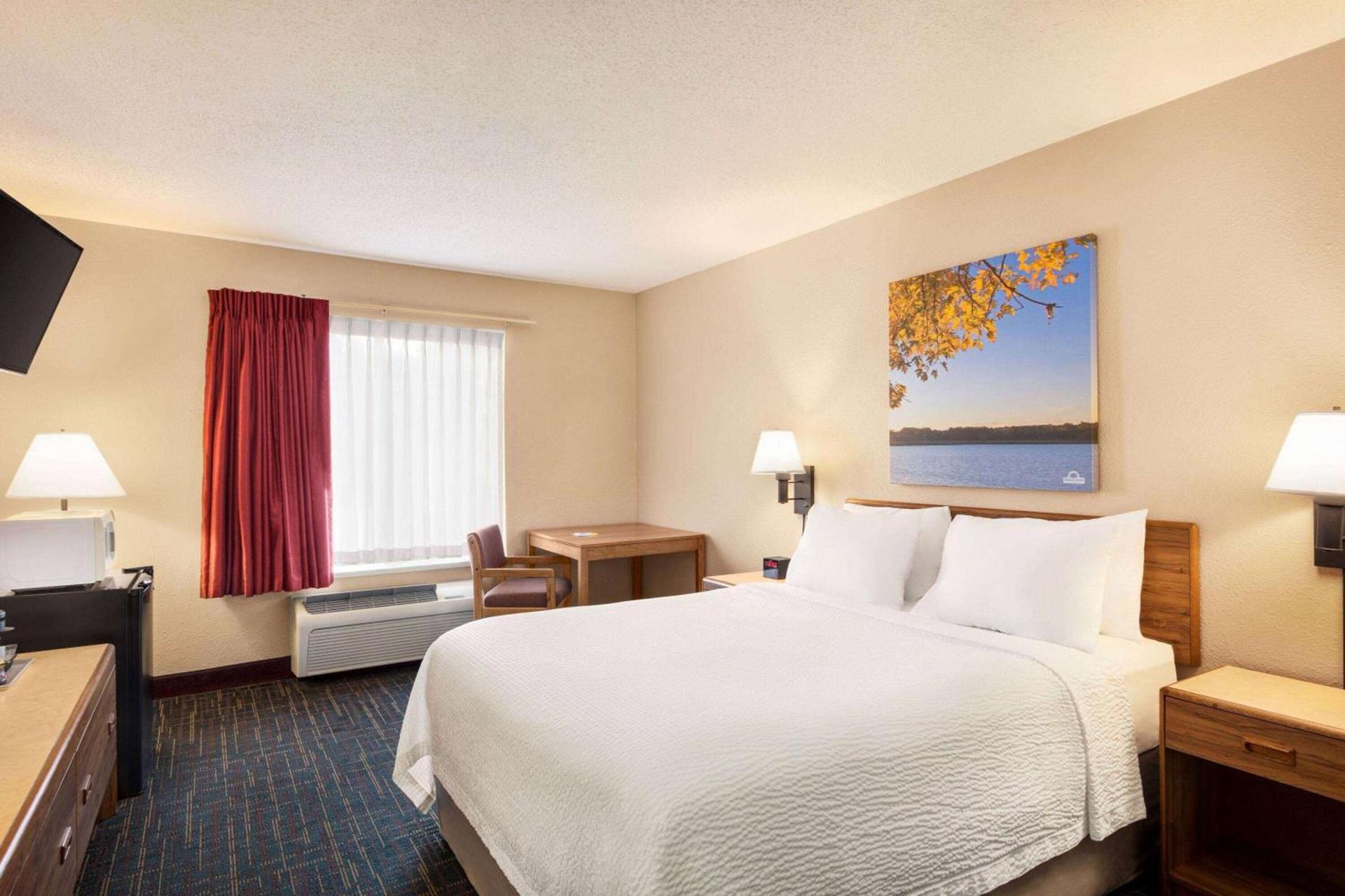Days Inn by Wyndham Hurley photo 11