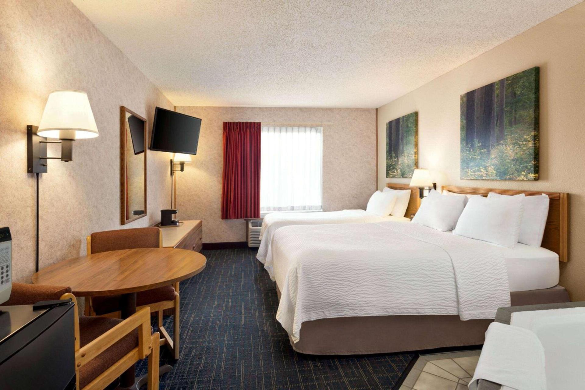 Days Inn by Wyndham Hurley photo 24