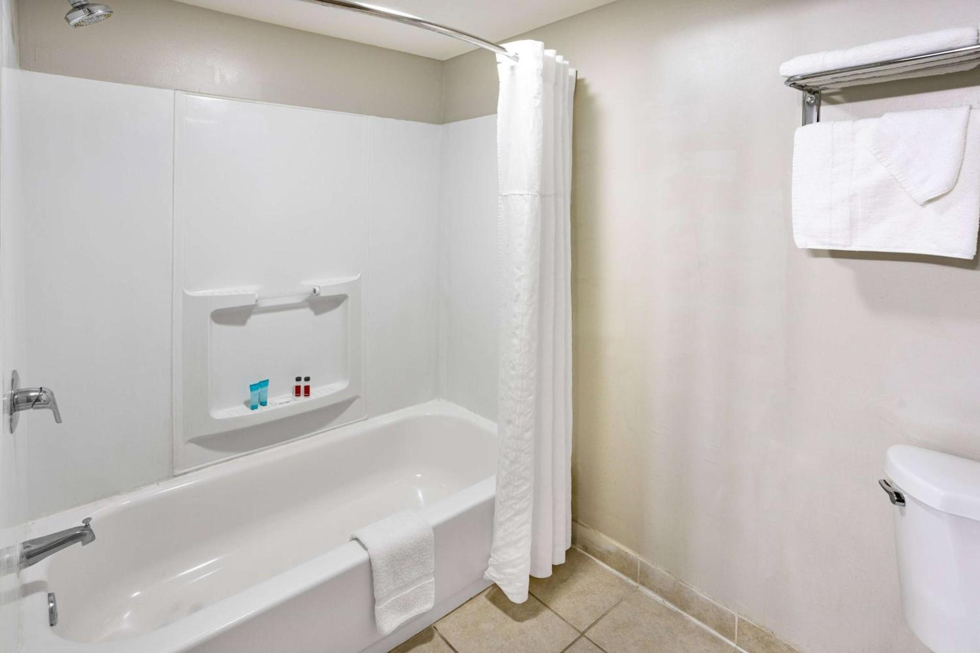Days Inn by Wyndham Hartsfield Jackson Atlanta Airport West photo 25