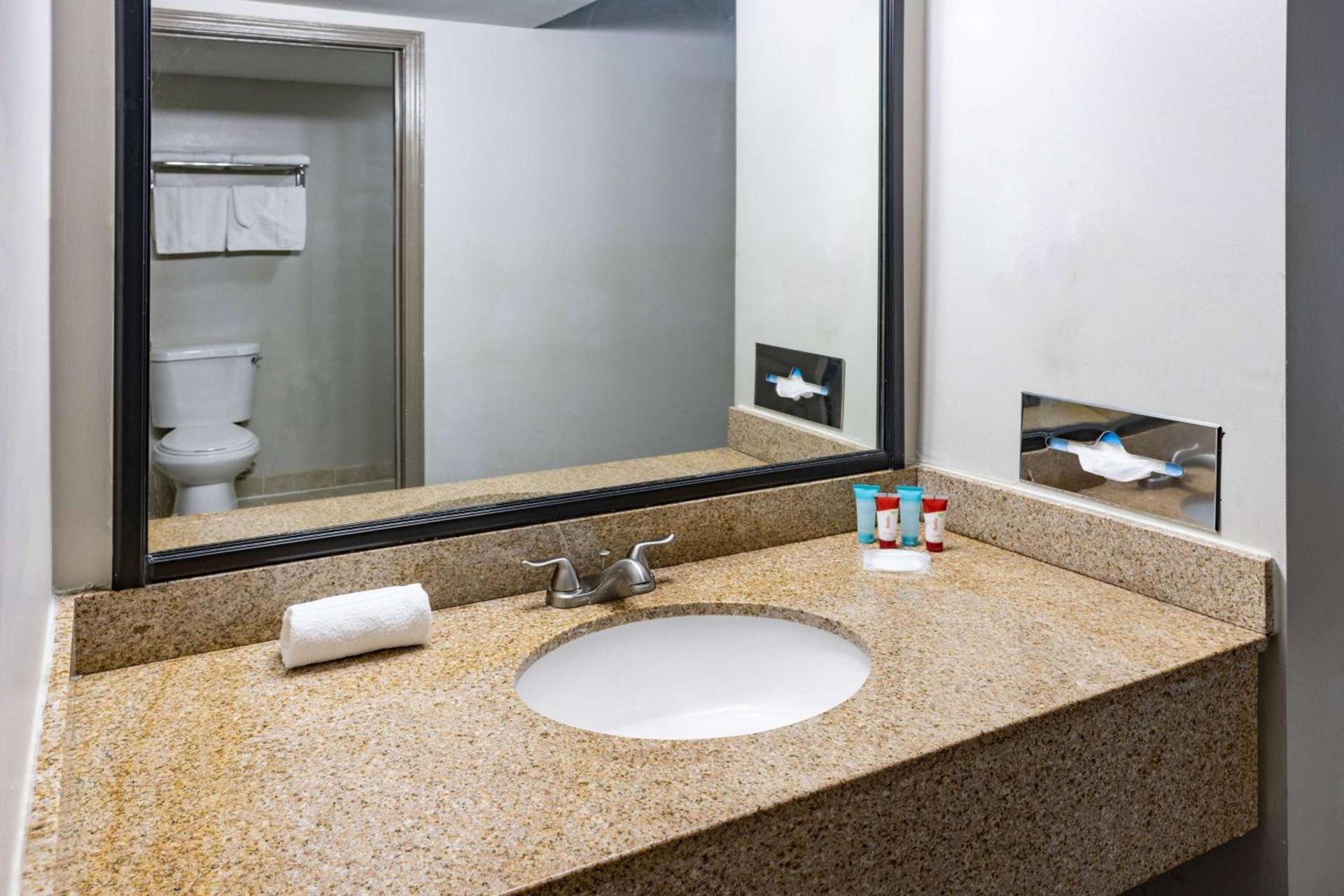 Days Inn by Wyndham Hartsfield Jackson Atlanta Airport West photo 26