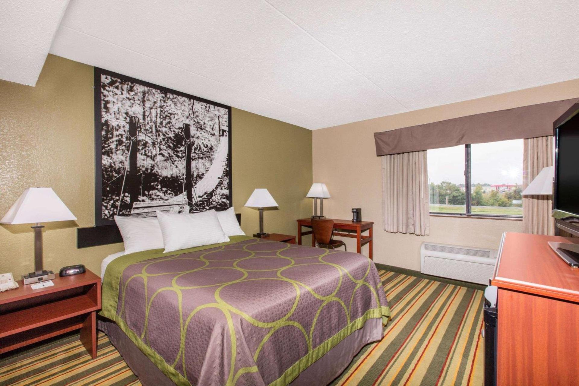 Super 8 by Wyndham Frederick photo 3
