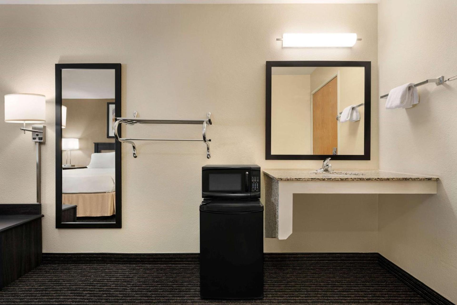 Baymont by Wyndham Elko photo 12