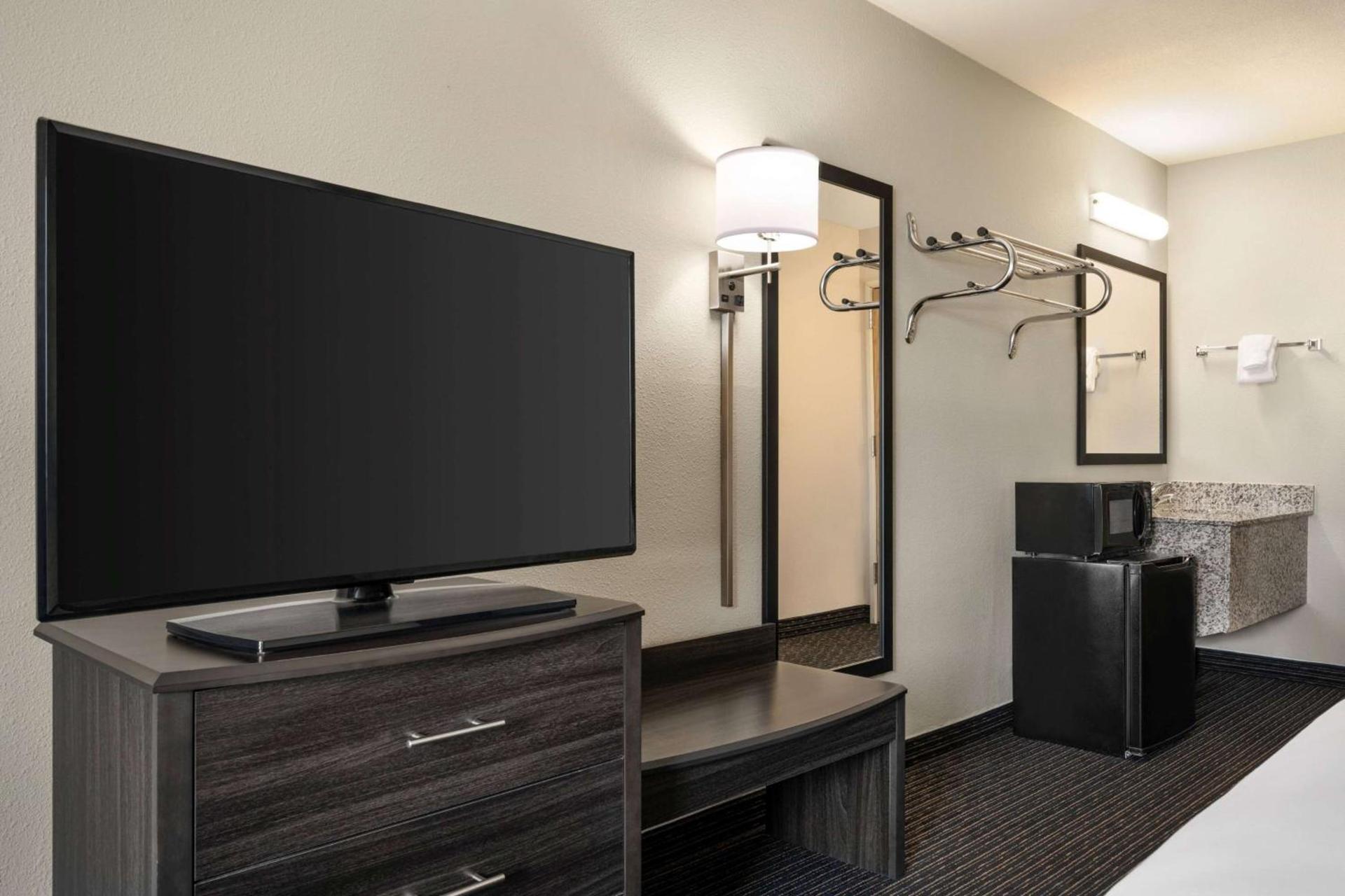 Baymont by Wyndham Elko photo 18