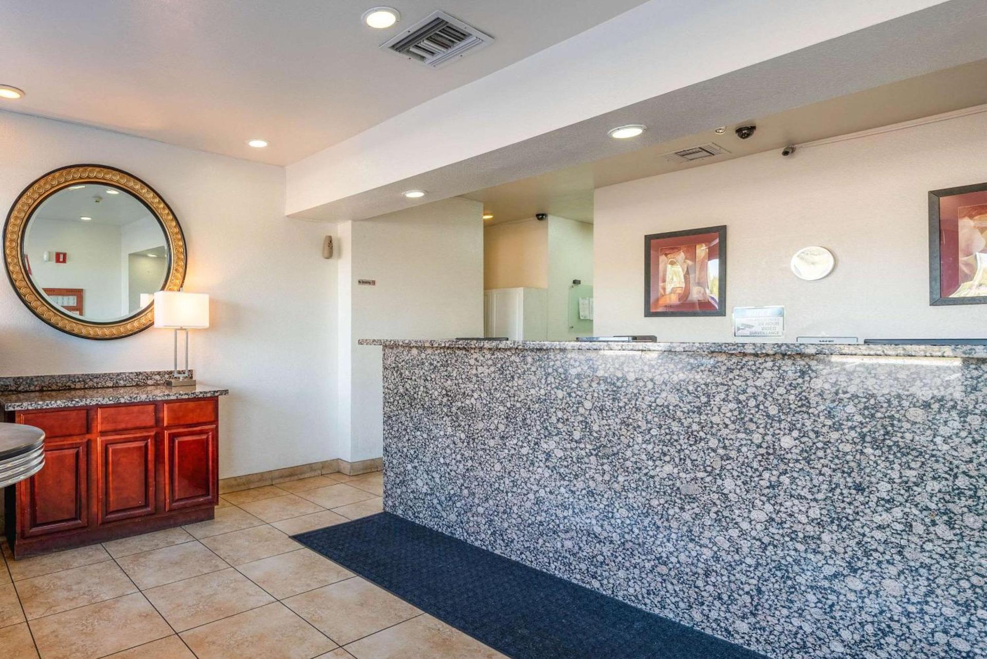 Rodeway Inn Phoenix North I-17 photo 9