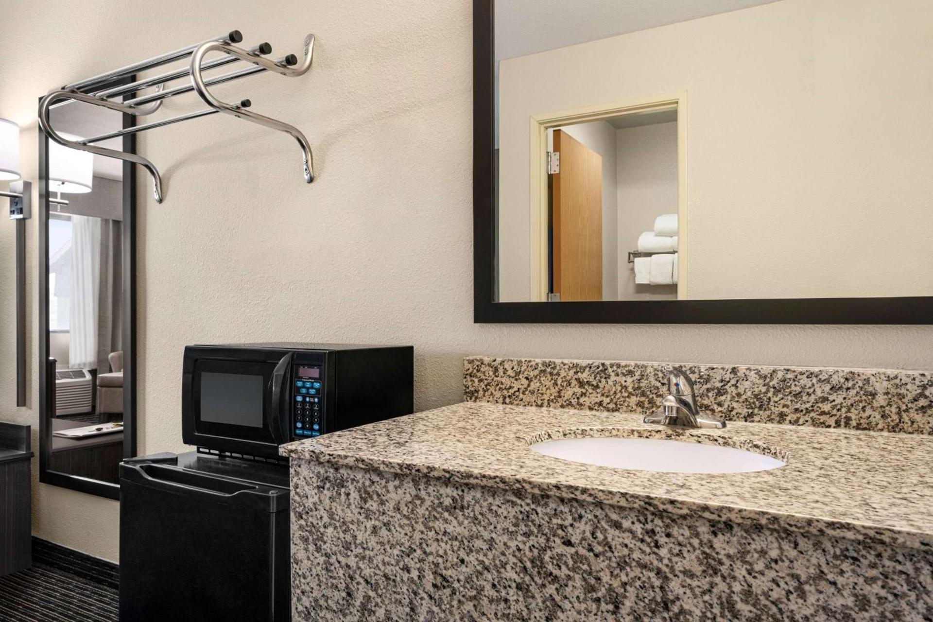 Baymont by Wyndham Elko photo 23
