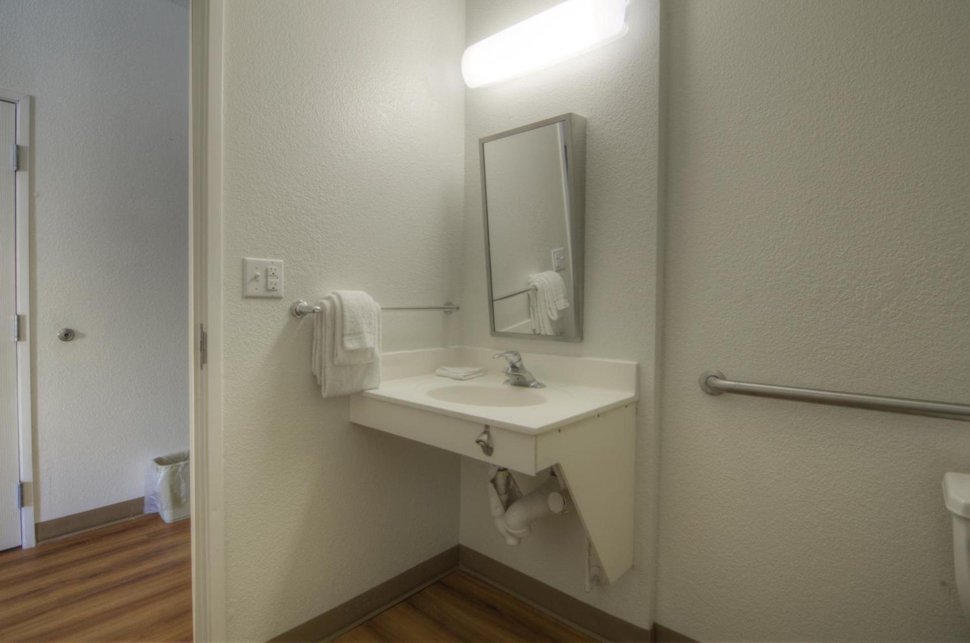 Motel 6-Orlando, FL - International Dr photo 42