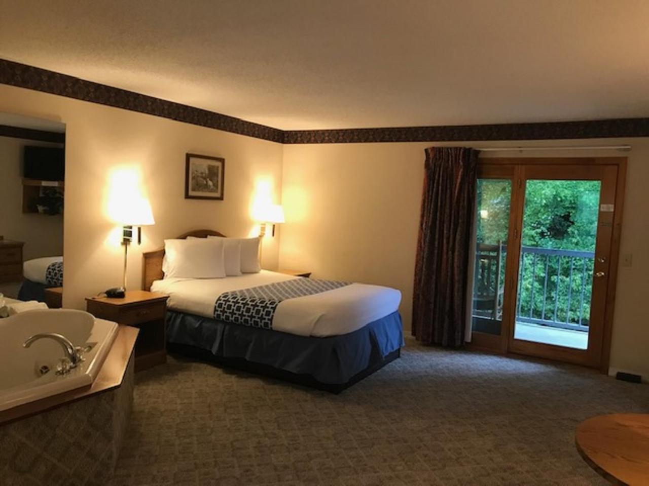 Four Seasons Inn photo 22