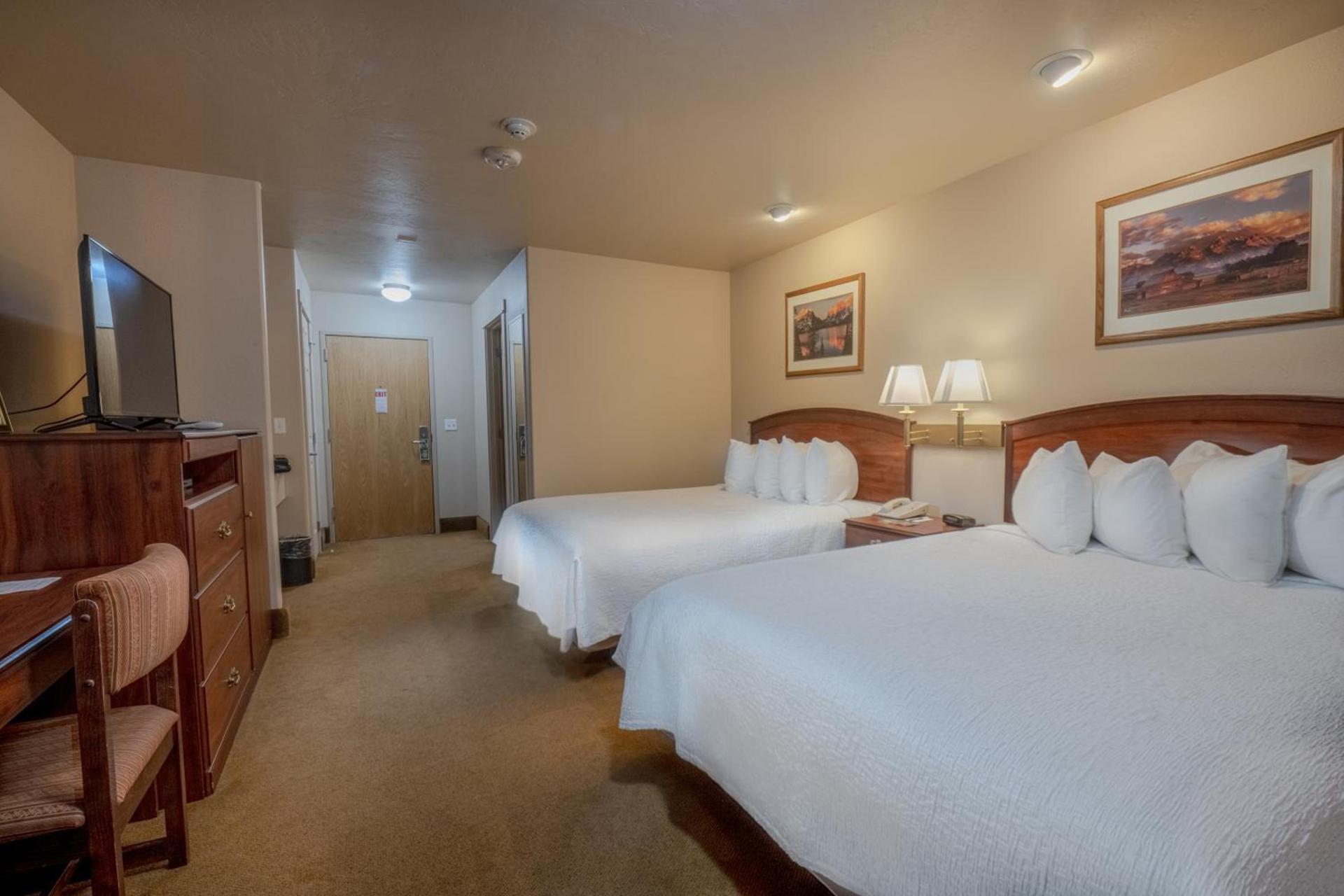 Flying Saddle Resort and Steak House photo 12
