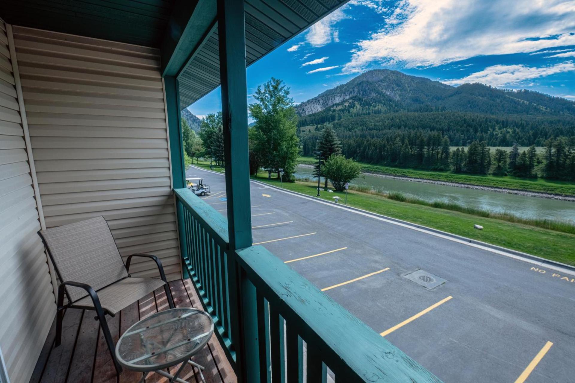 Flying Saddle Resort and Steak House photo 16