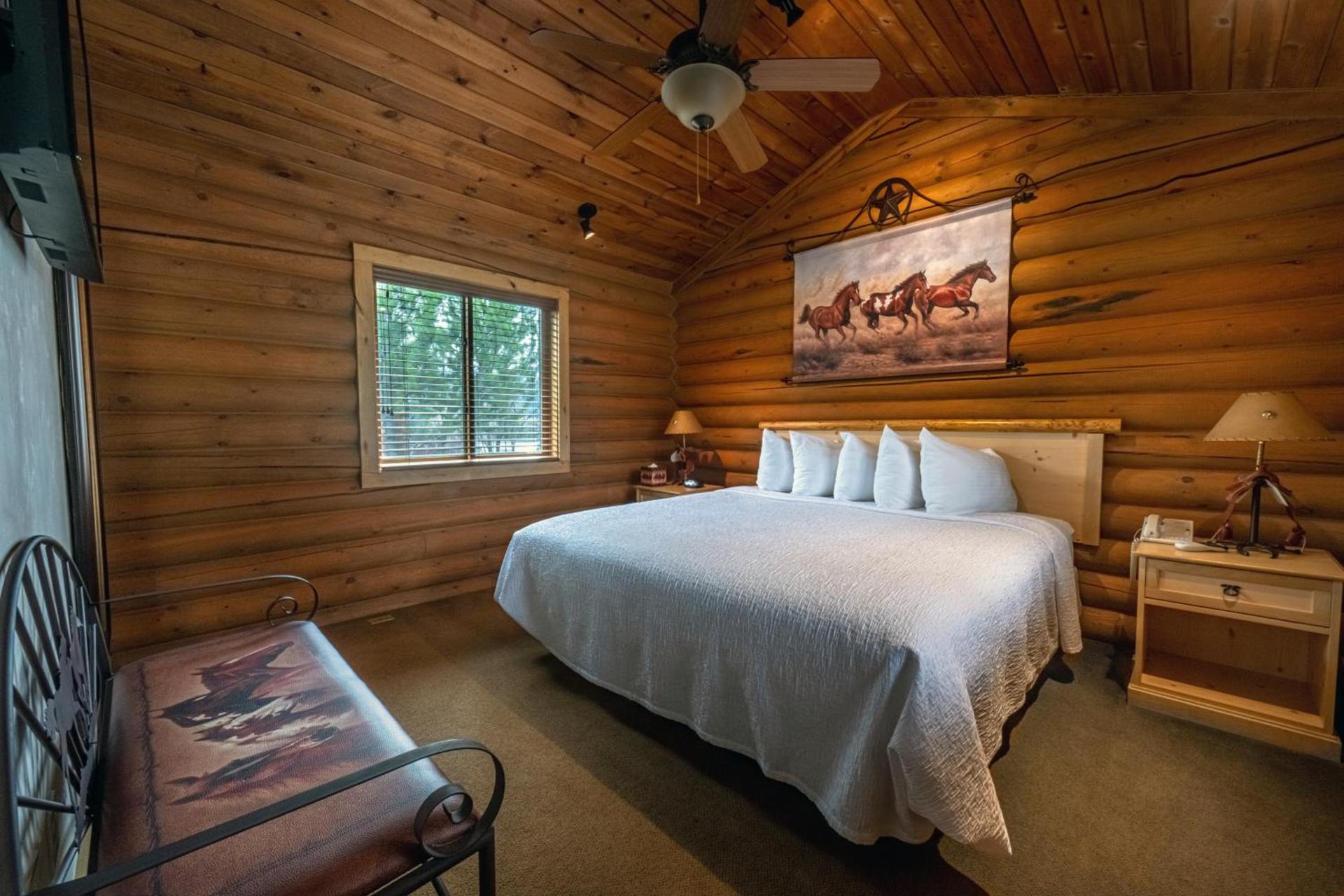 Flying Saddle Resort and Steak House photo 19