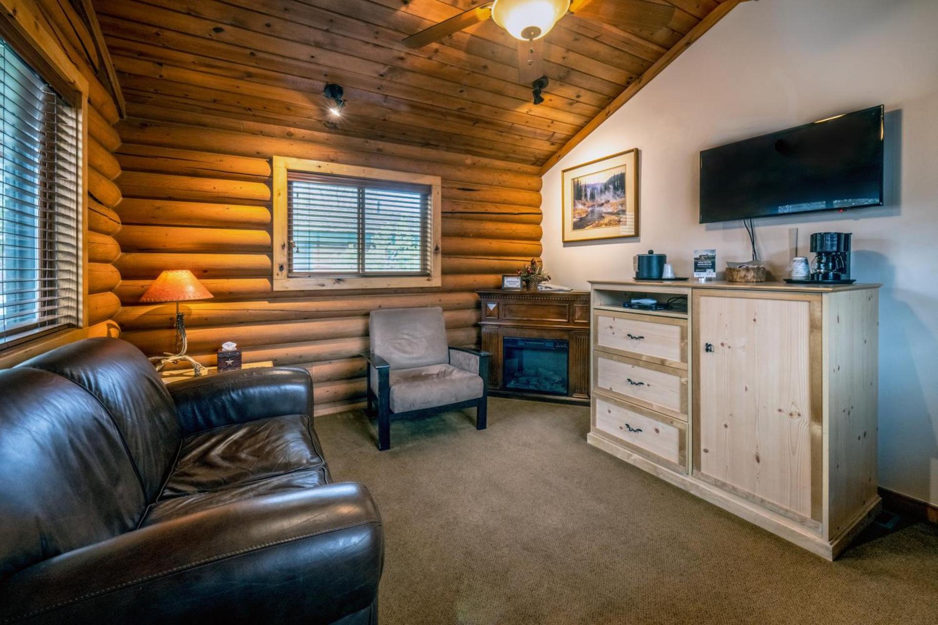 Flying Saddle Resort and Steak House photo 18