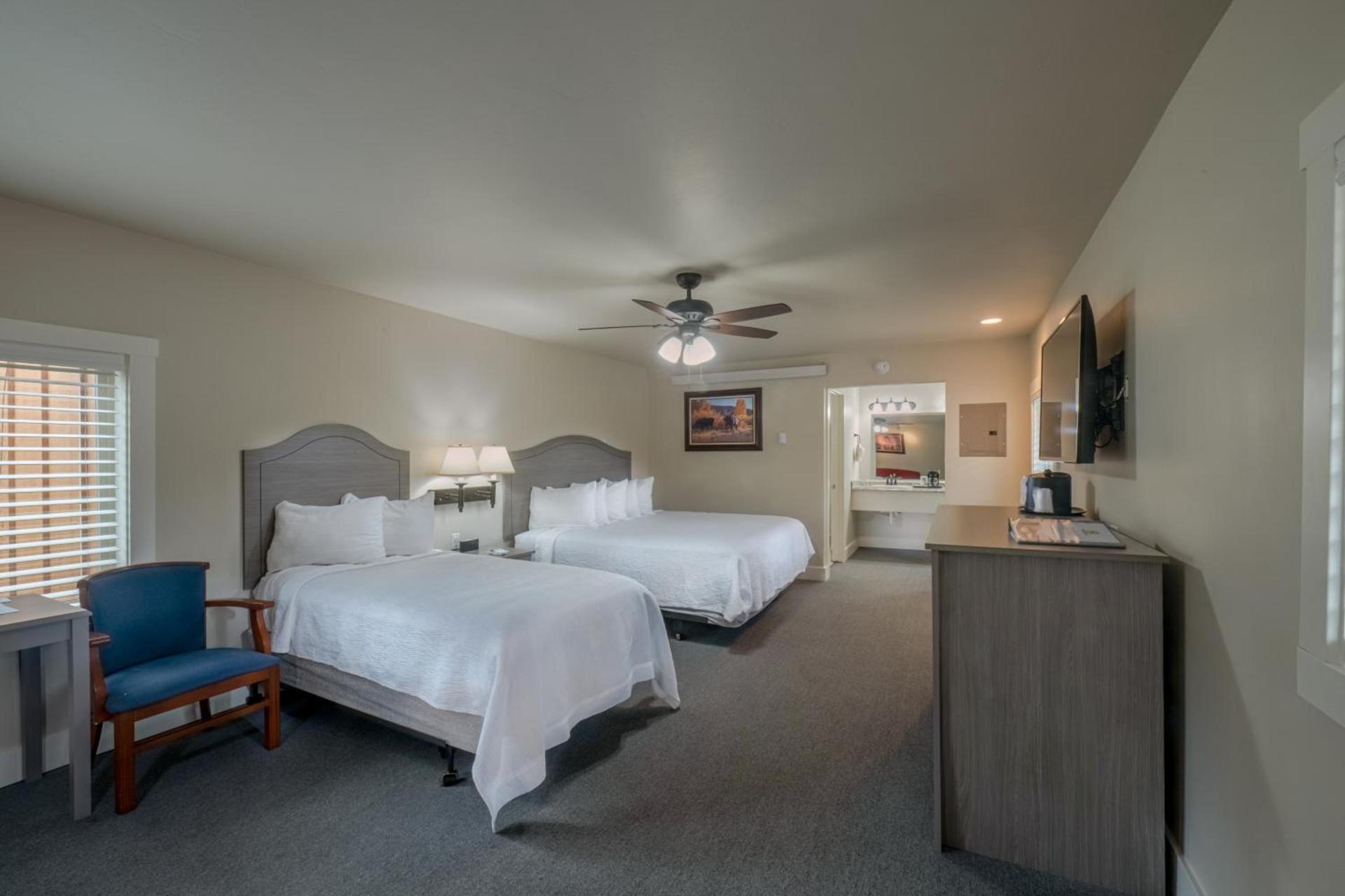 Flying Saddle Resort and Steak House photo 5